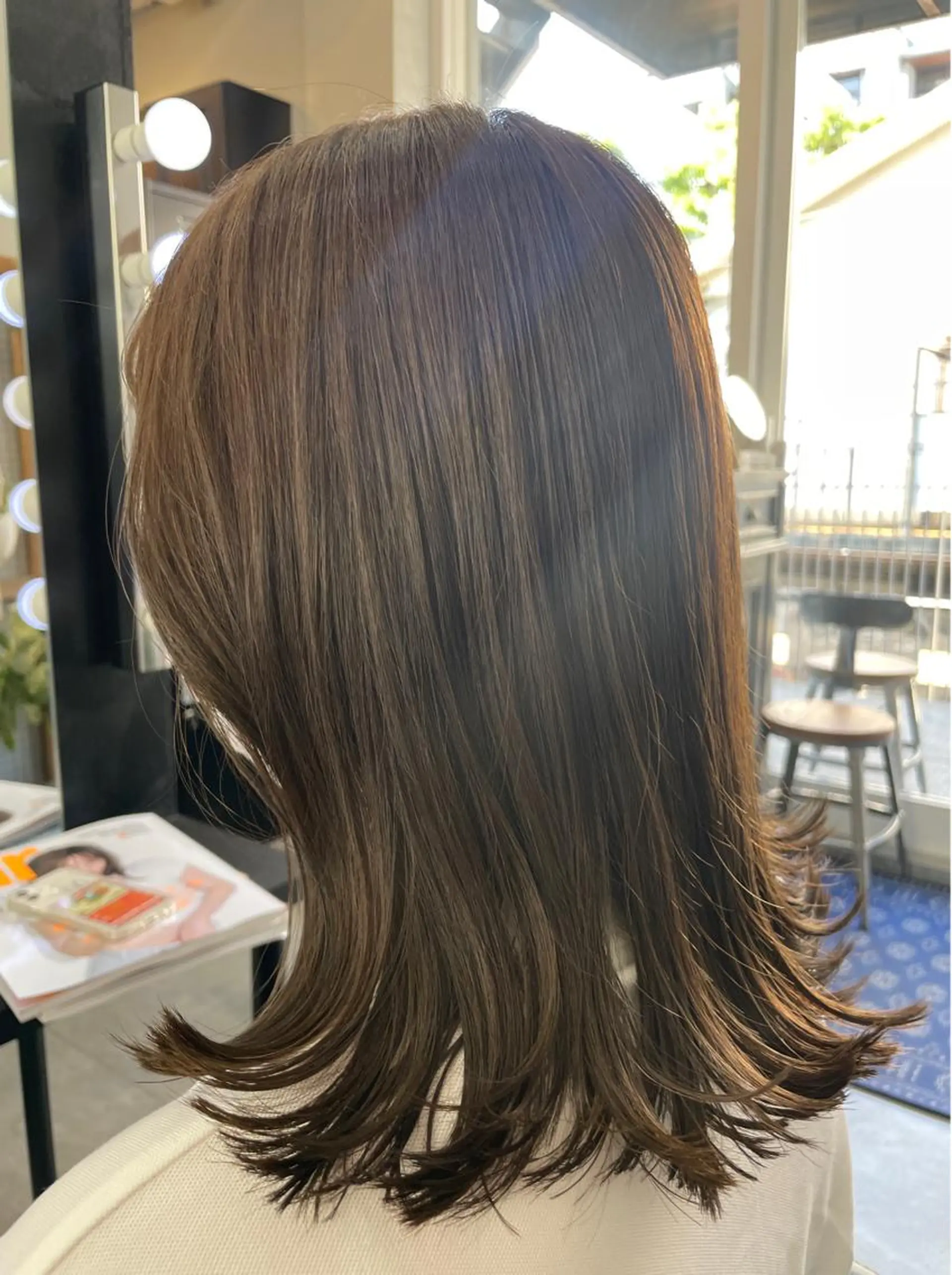 ミディアム カラー ベージュカラー オリーブベージュ 外ハネヘア カット ヘアカラー トリートメント ブリーチなし透明感 タケザワミキのヘアスタイル