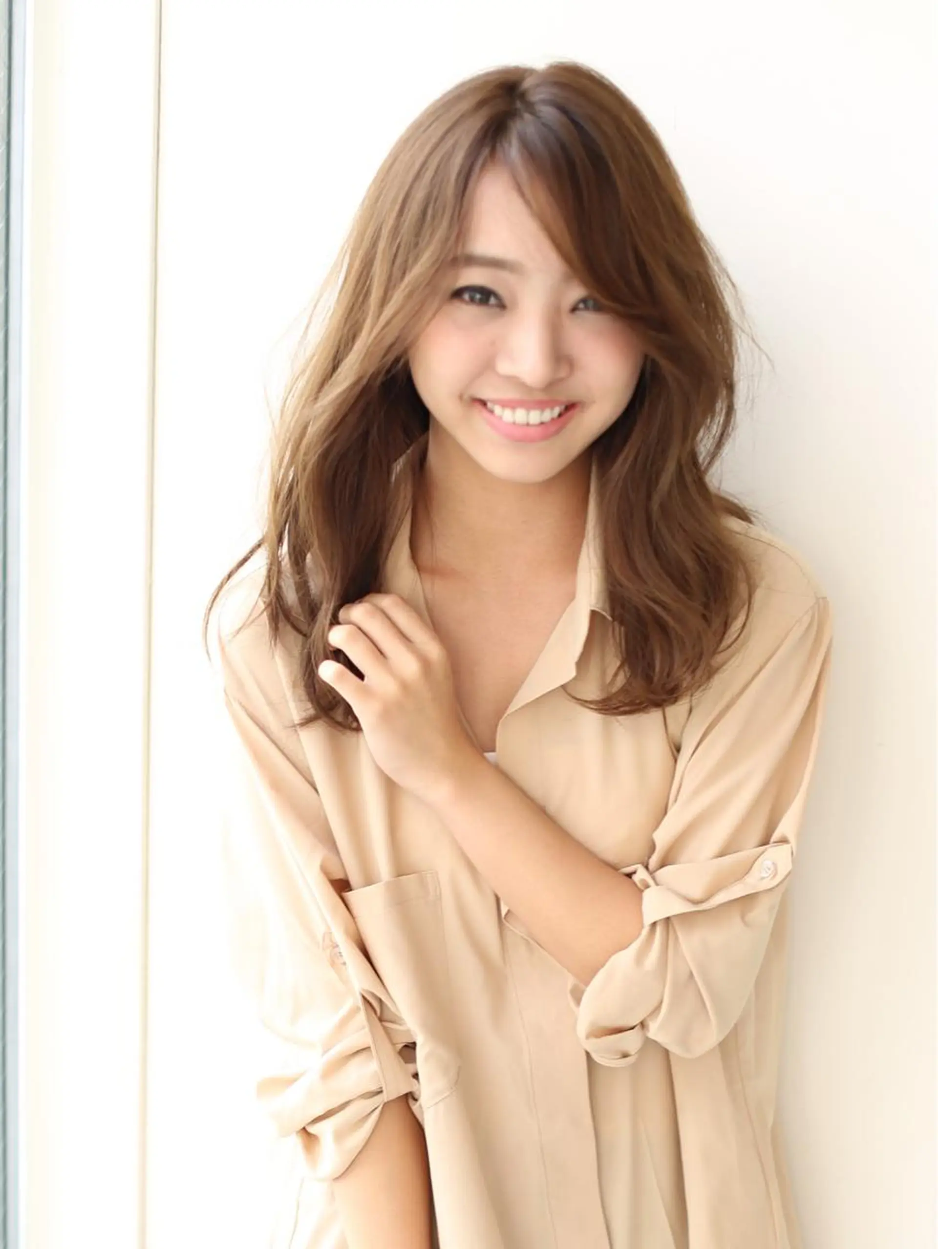 ミディアム セミロング ロング カラー ベージュカラー シアーベージュ 中山 天地のヘアスタイル