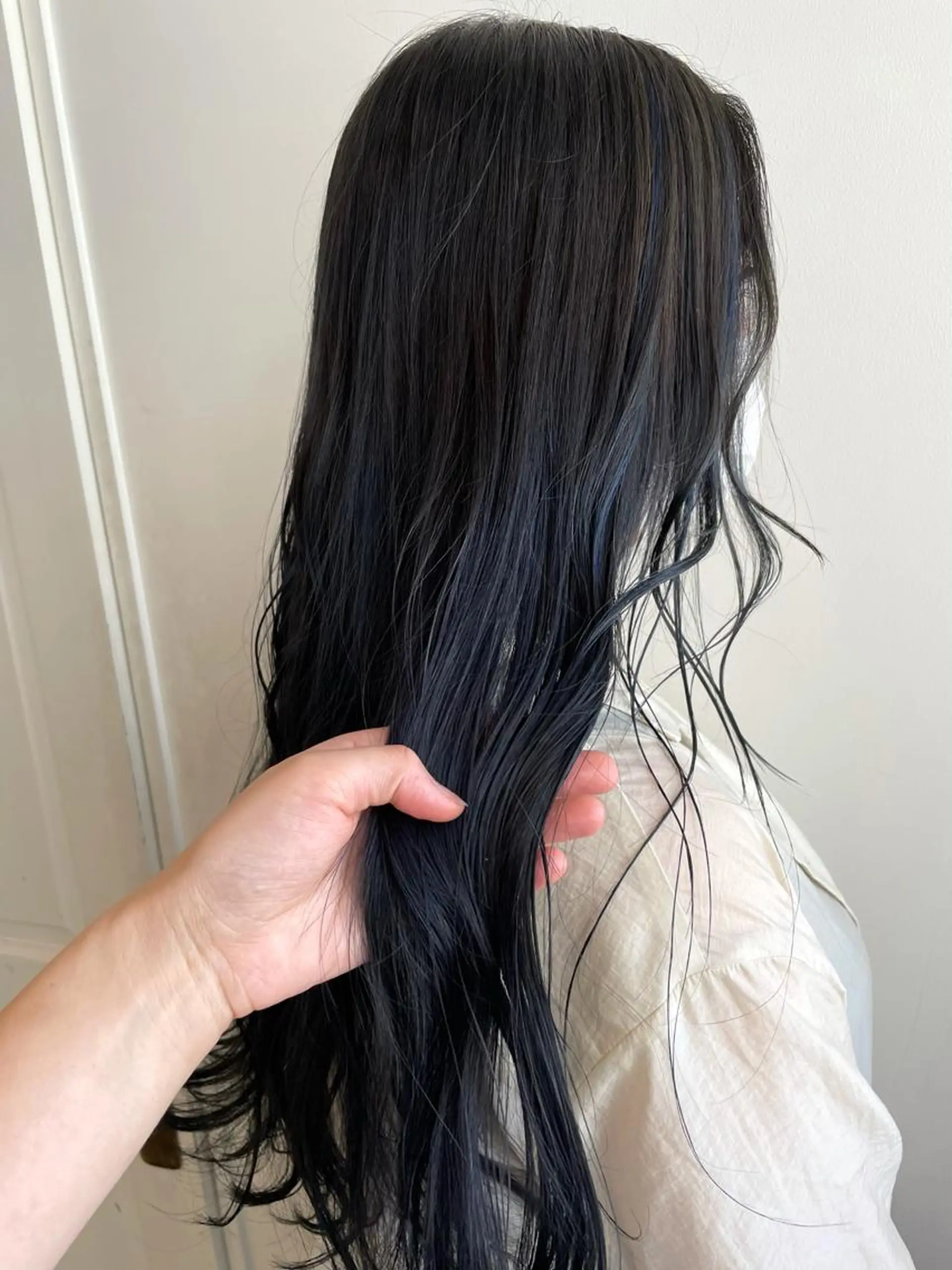 ロング カラー ヘアカラー トリートメント MIOベージュカラー 柔らかいカラーのヘアスタイル