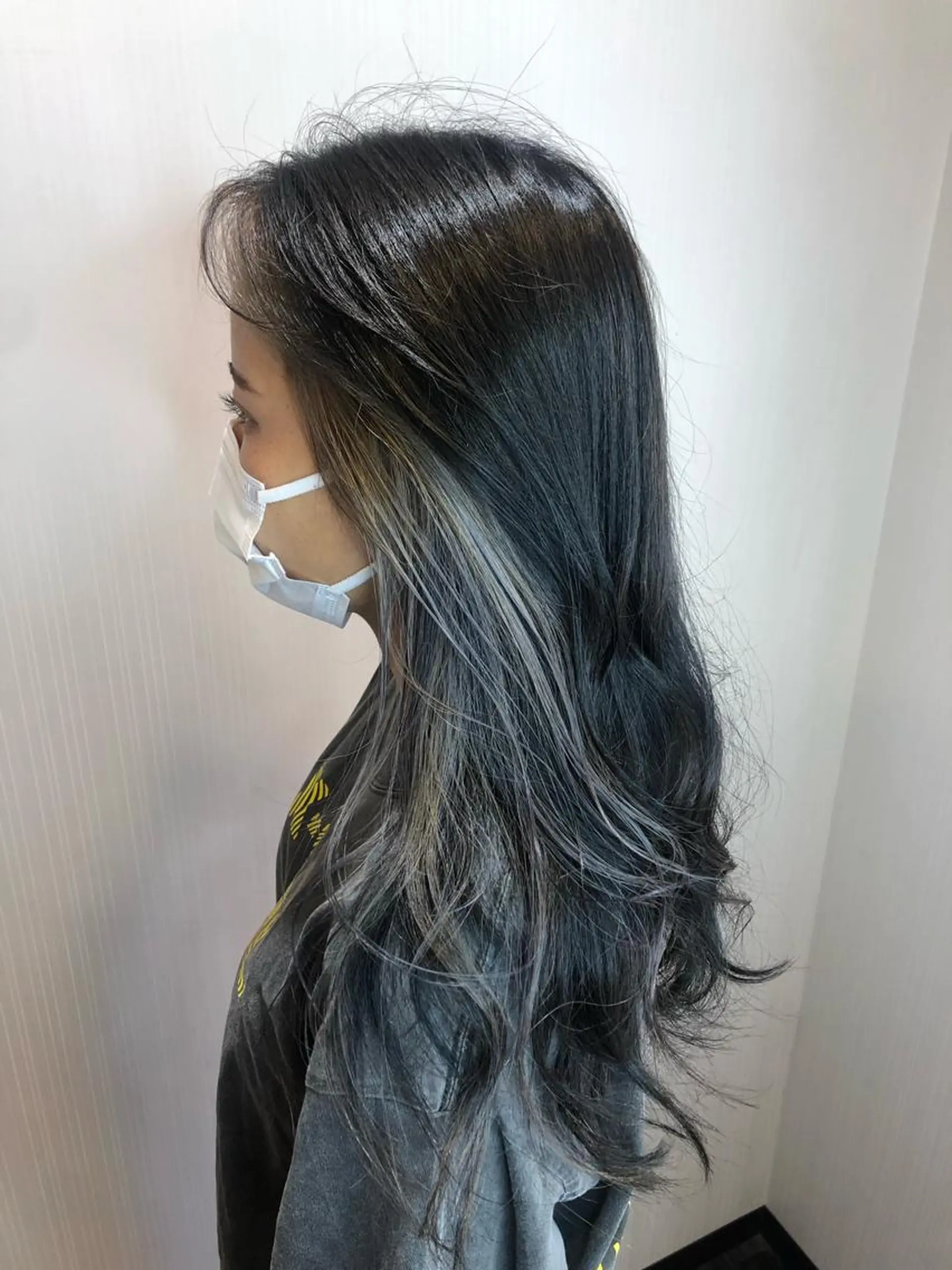 ロング カラー 黒髪 ブルーカラー ブルーブラック ヘアカラー 新井 友菜のヘアスタイル
