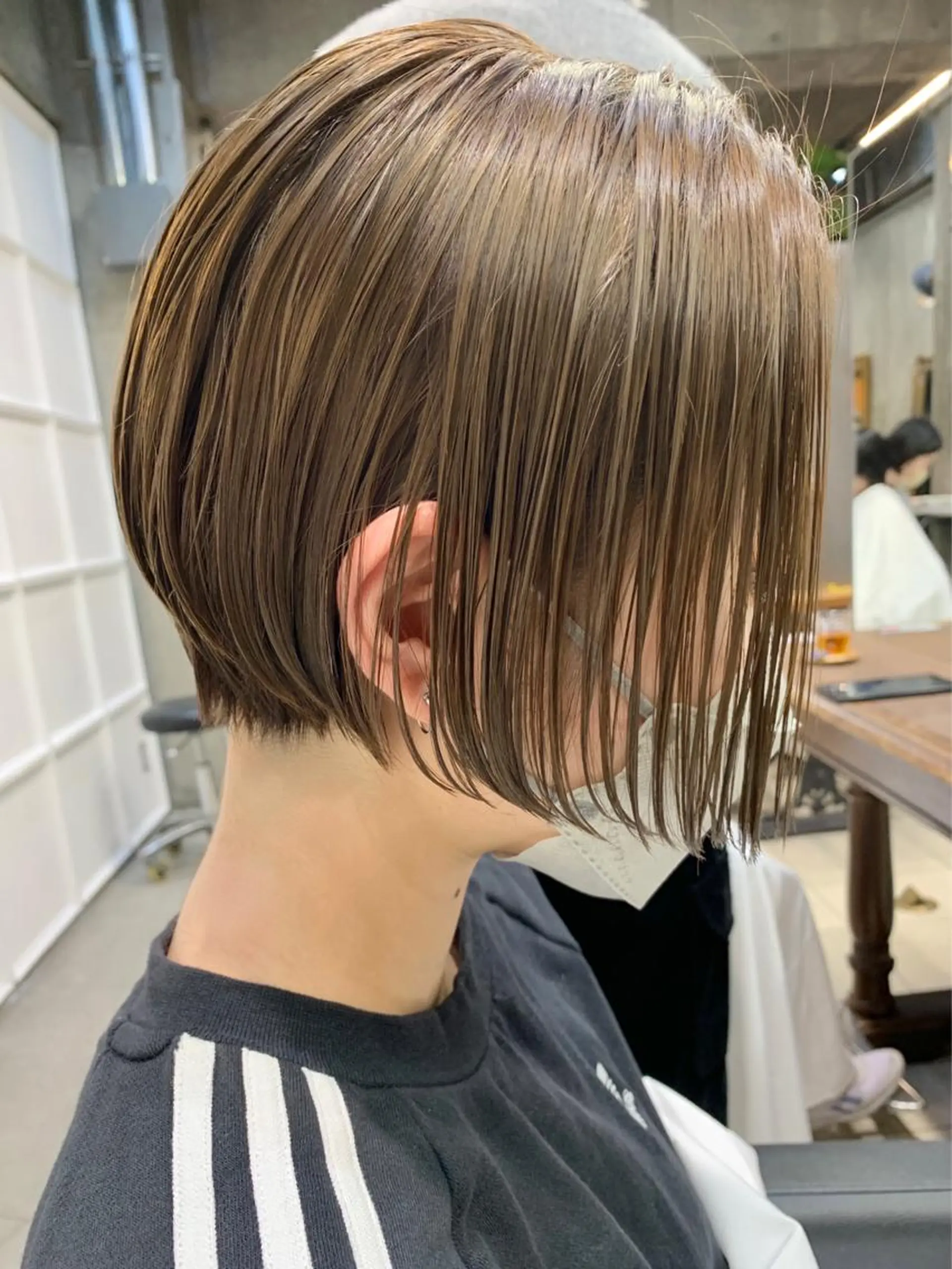 ショート カラー パーマ ヘアアレンジ ネイル マツエク・マツパ アイブロウ 前髪パーマ/割れ癖 /レイヤー/駅近のヘアスタイル