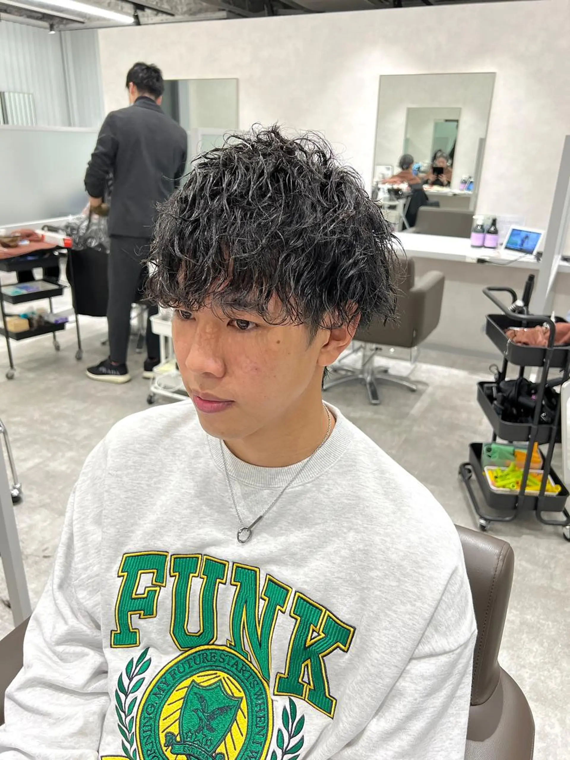 ショート カラー パーマ メンズ kiitos所属・関西センターパート メンズモデル募集のヘアスタイル