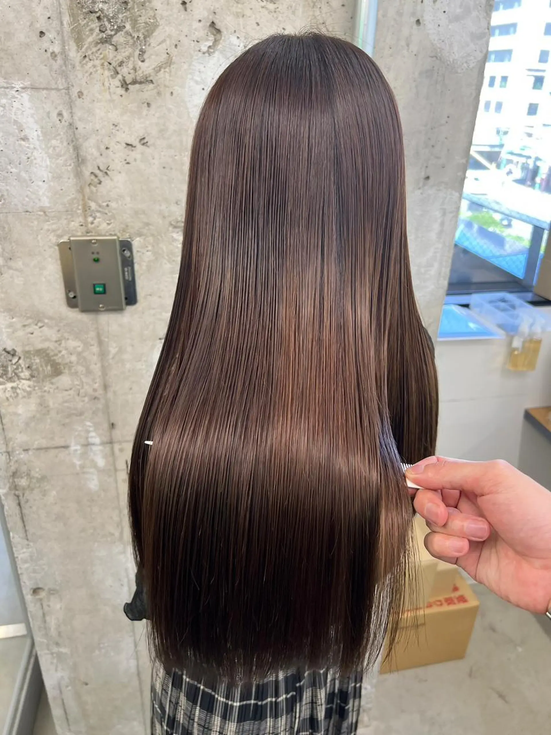 ロング ヘアアレンジ パーマ カラー ベージュカラー ブリーチ ケアカラー イヤリングカラー グレージュ カット トリートメント ヘッドスパ ヘアケア特化型サロン newi 京橋のヘアスタイル