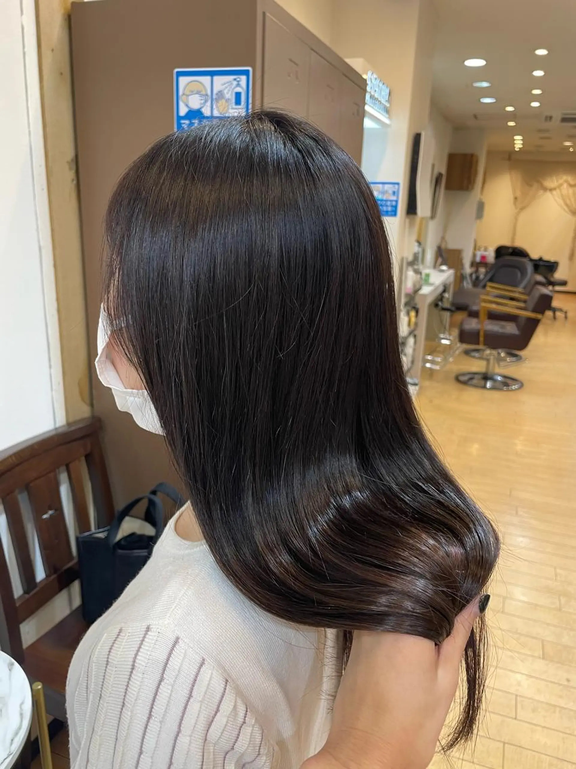 ロング 山本 眞白のヘアスタイル