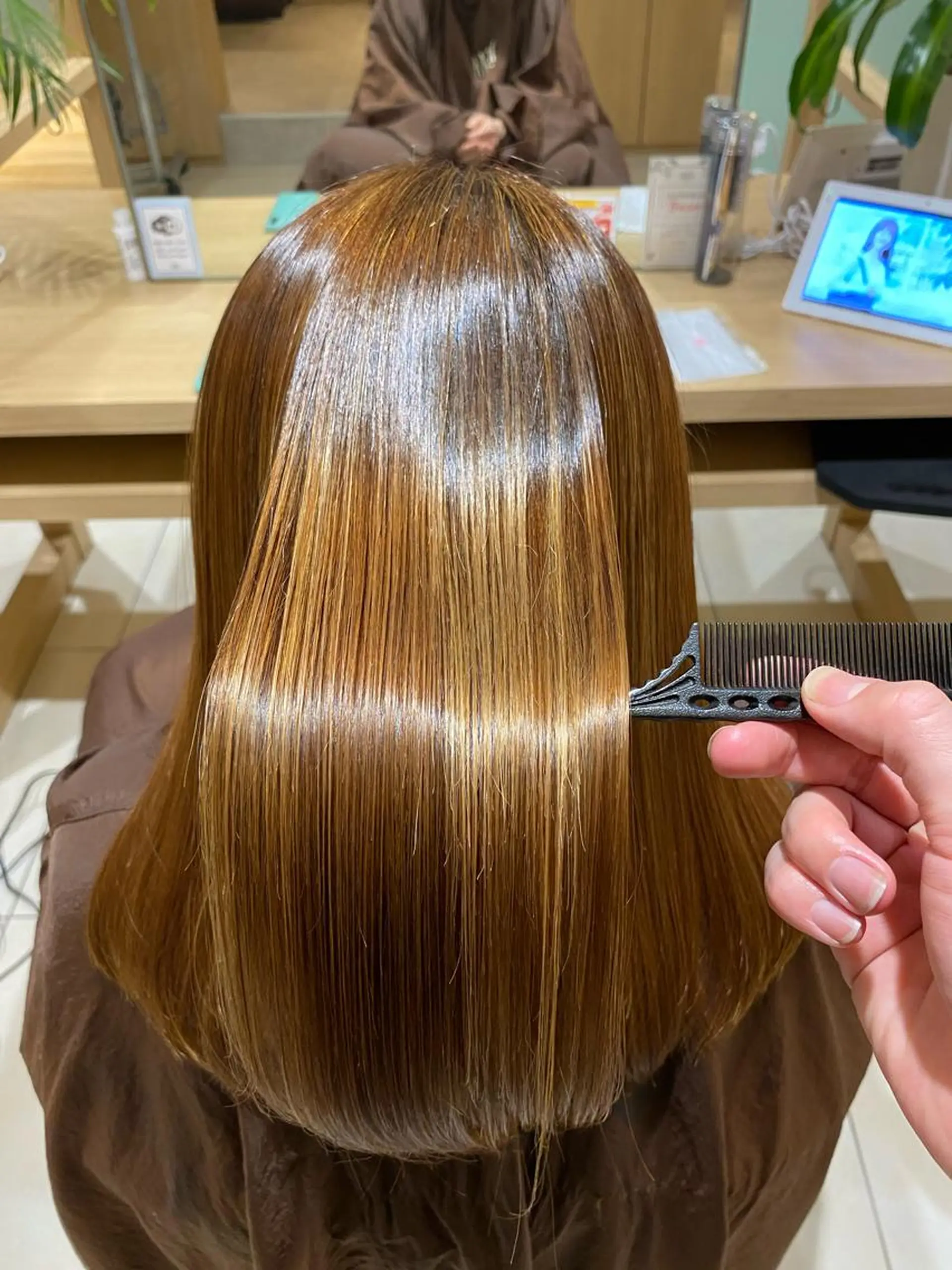 セミロング カット 縮毛矯正 トリートメント 髪質改善 フルカワジュンタのヘアスタイル