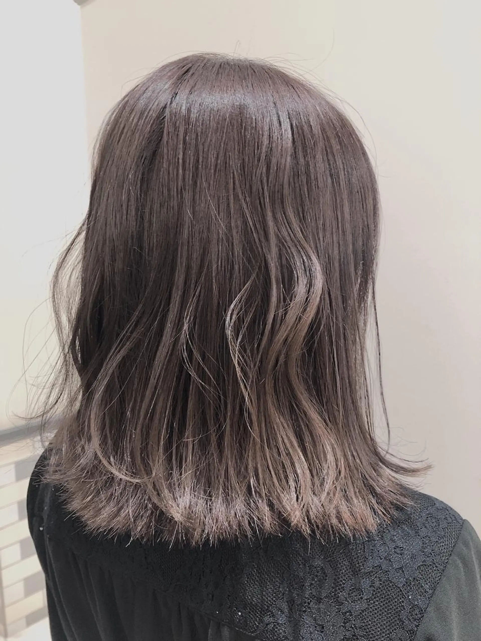 ミディアム カラー アッシュ 透明感カラー シルバー シルバーアッシュ 外国人風カラー ✳︎SERA✳︎ 平日のみご案内の眉毛・アイブロウイメージ