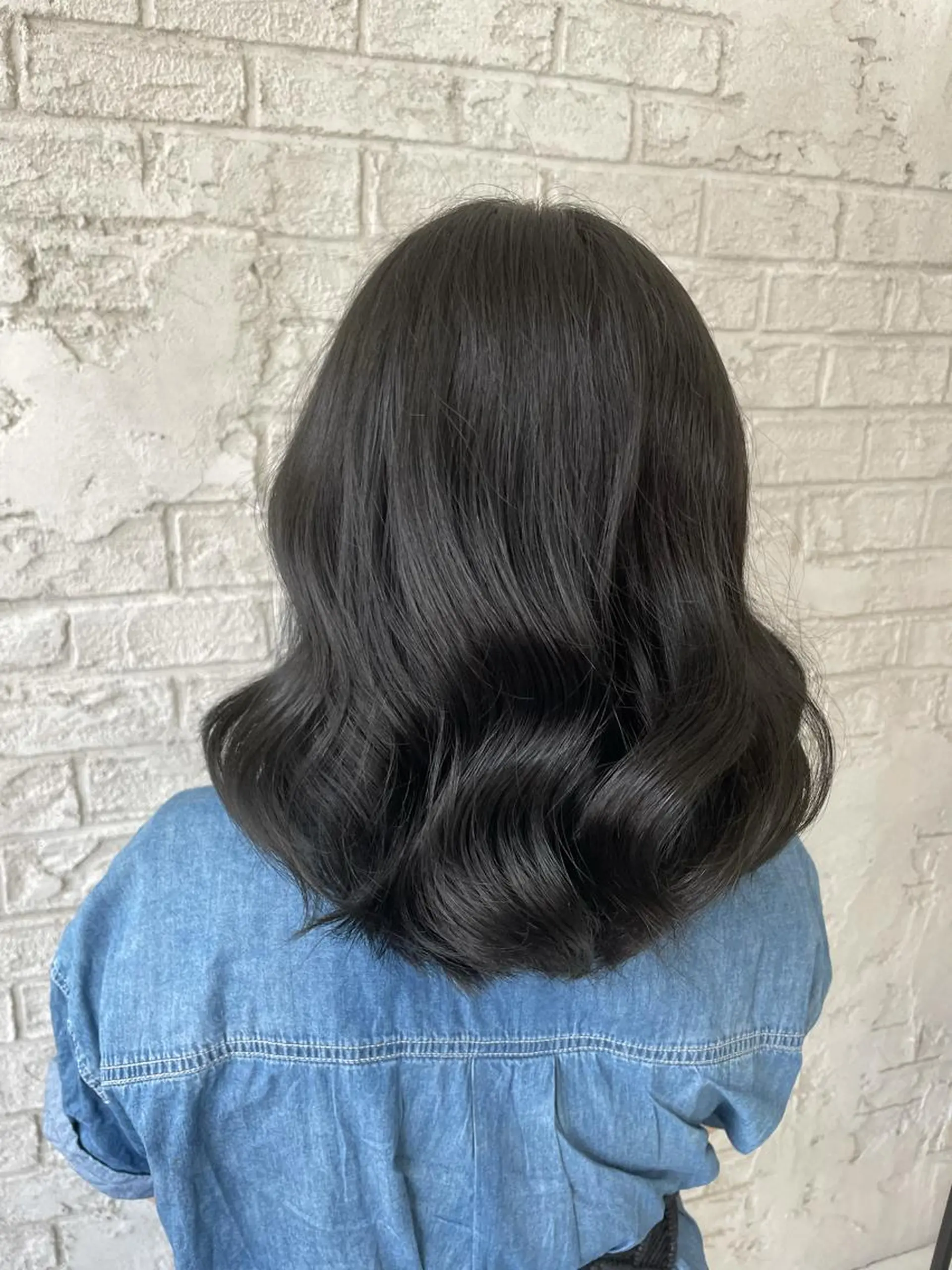 ミディアム カラー 黒髪 ブルーカラー ブルーブラック イルミナカラー ヨシンモリ ブリーチ特化 ハイトーンRYOYAのヘアスタイル