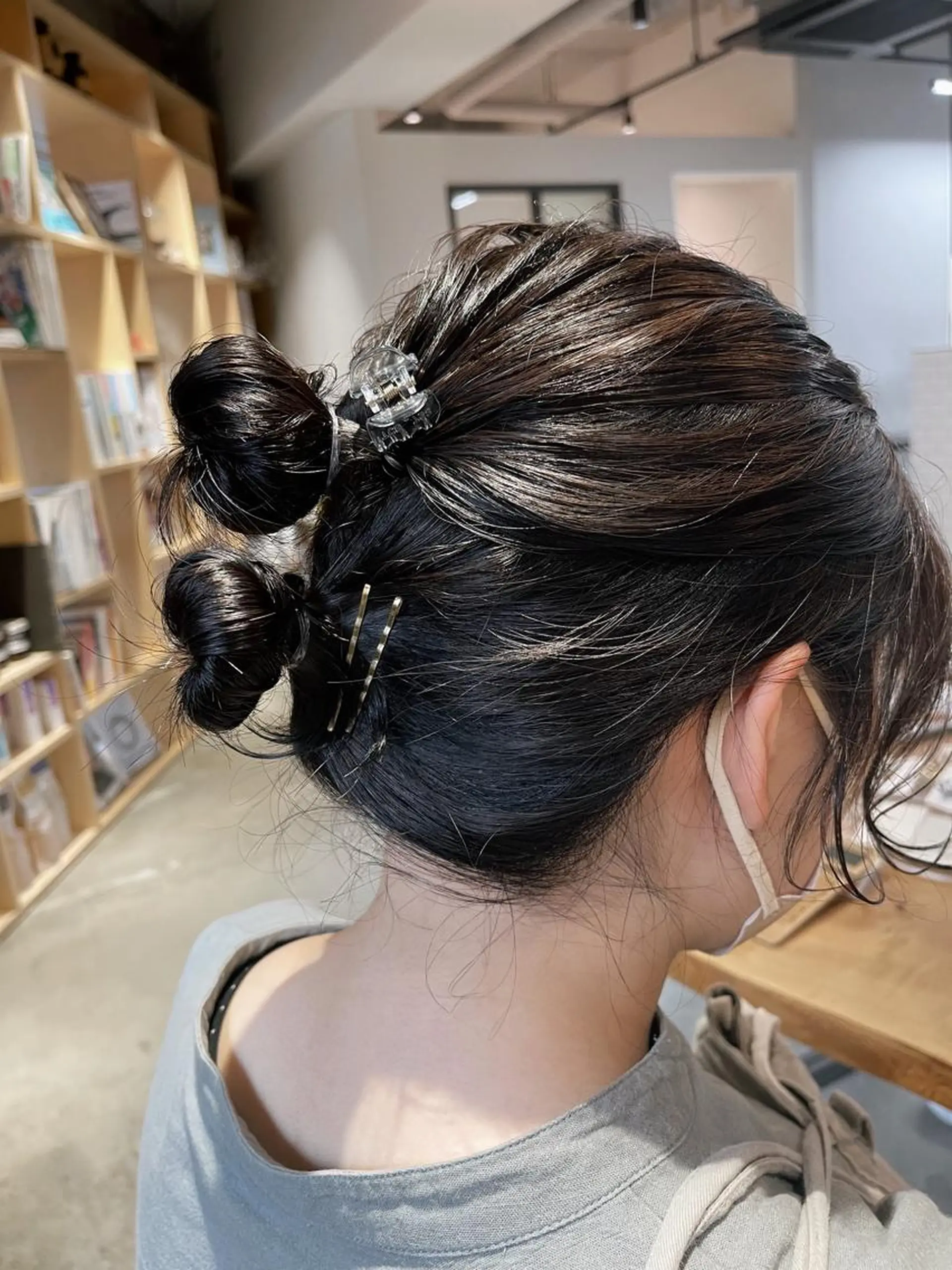 カラー ヘアアレンジ お団子ヘア ROCCOeast Rukaのヘアスタイル
