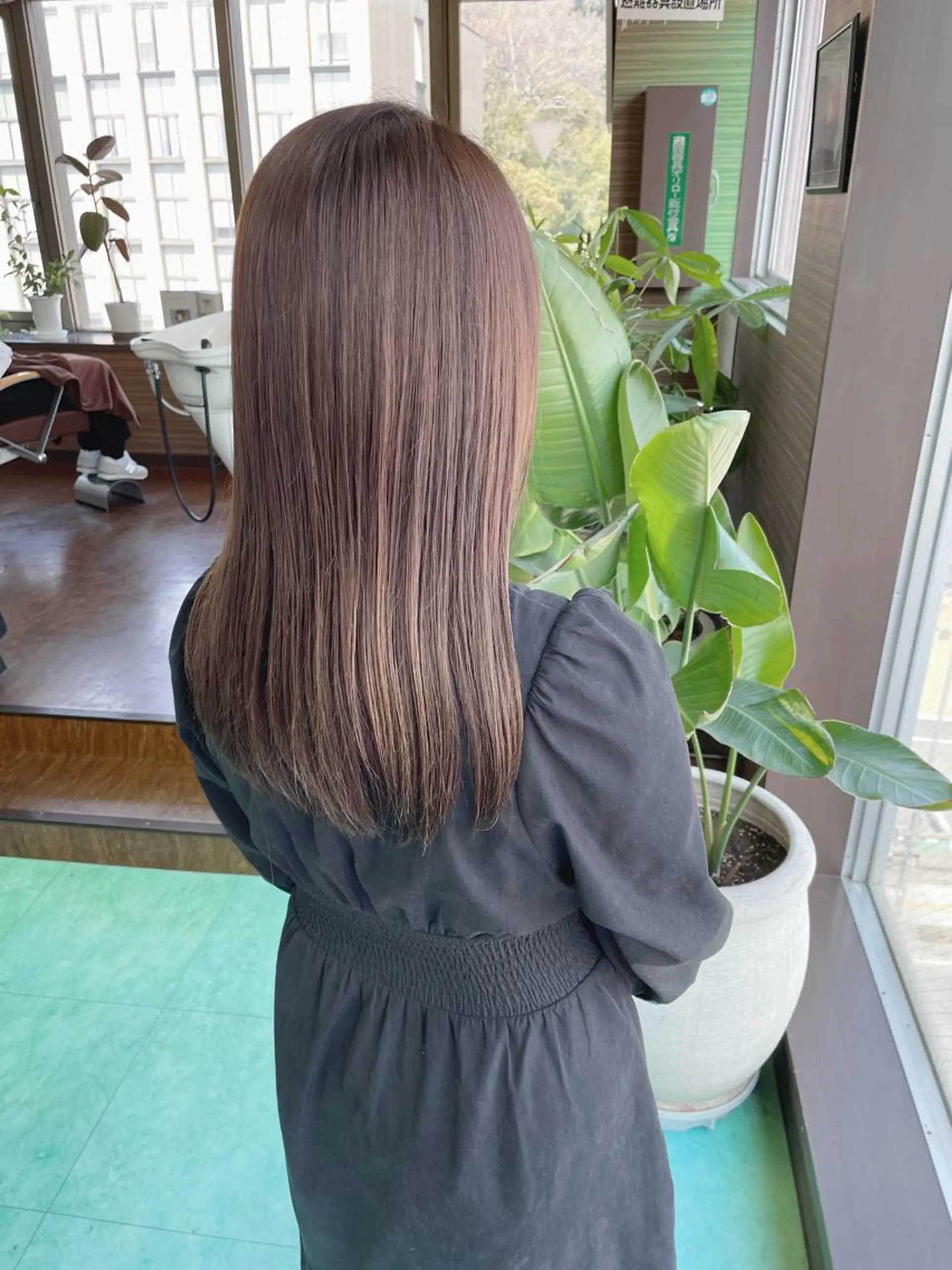 セミロング カラー ベージュカラー ブリーチ ブラウンカラー 透明感カラー カット ヘアカラー 土居 正季のヘアスタイル