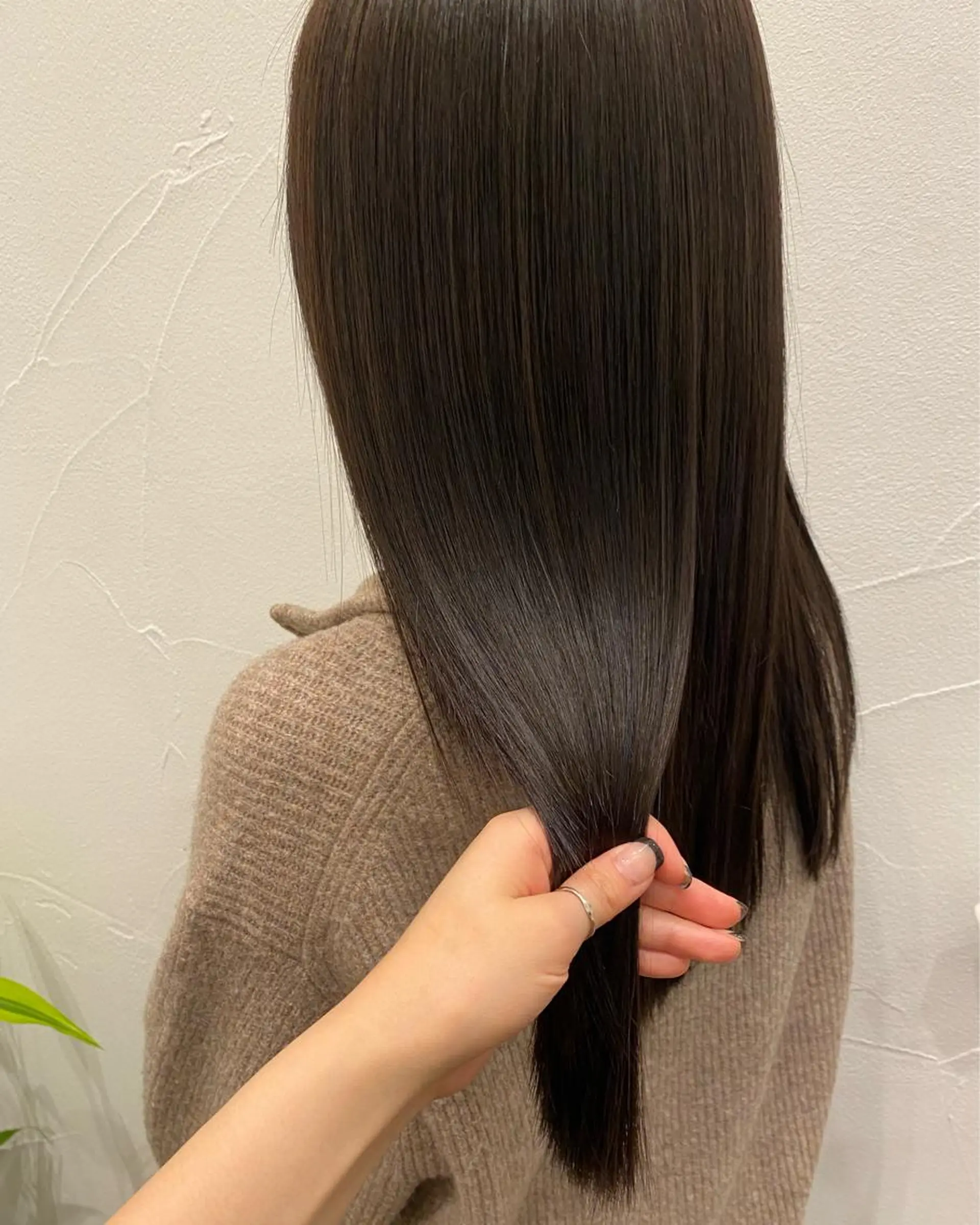 ロング カラー ダークグレー ダークグレージュ グレージュ カット 縮毛矯正 トリートメント Ash中目黒店 榊間茜のヘアスタイル