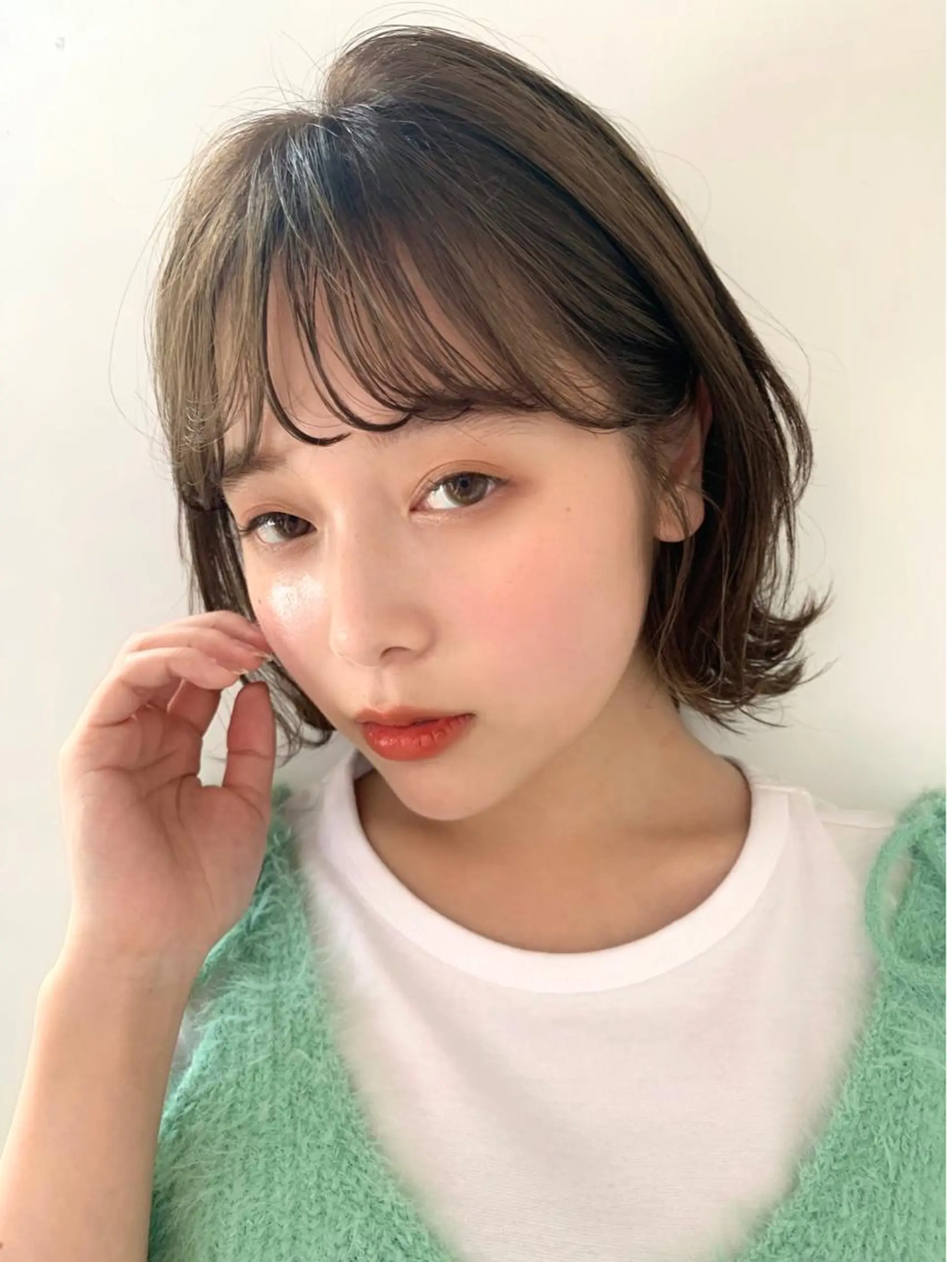 ミディアム カラー ベージュカラー ボブ ヘアカラー トリートメント chama レイヤーカットのヘアスタイル