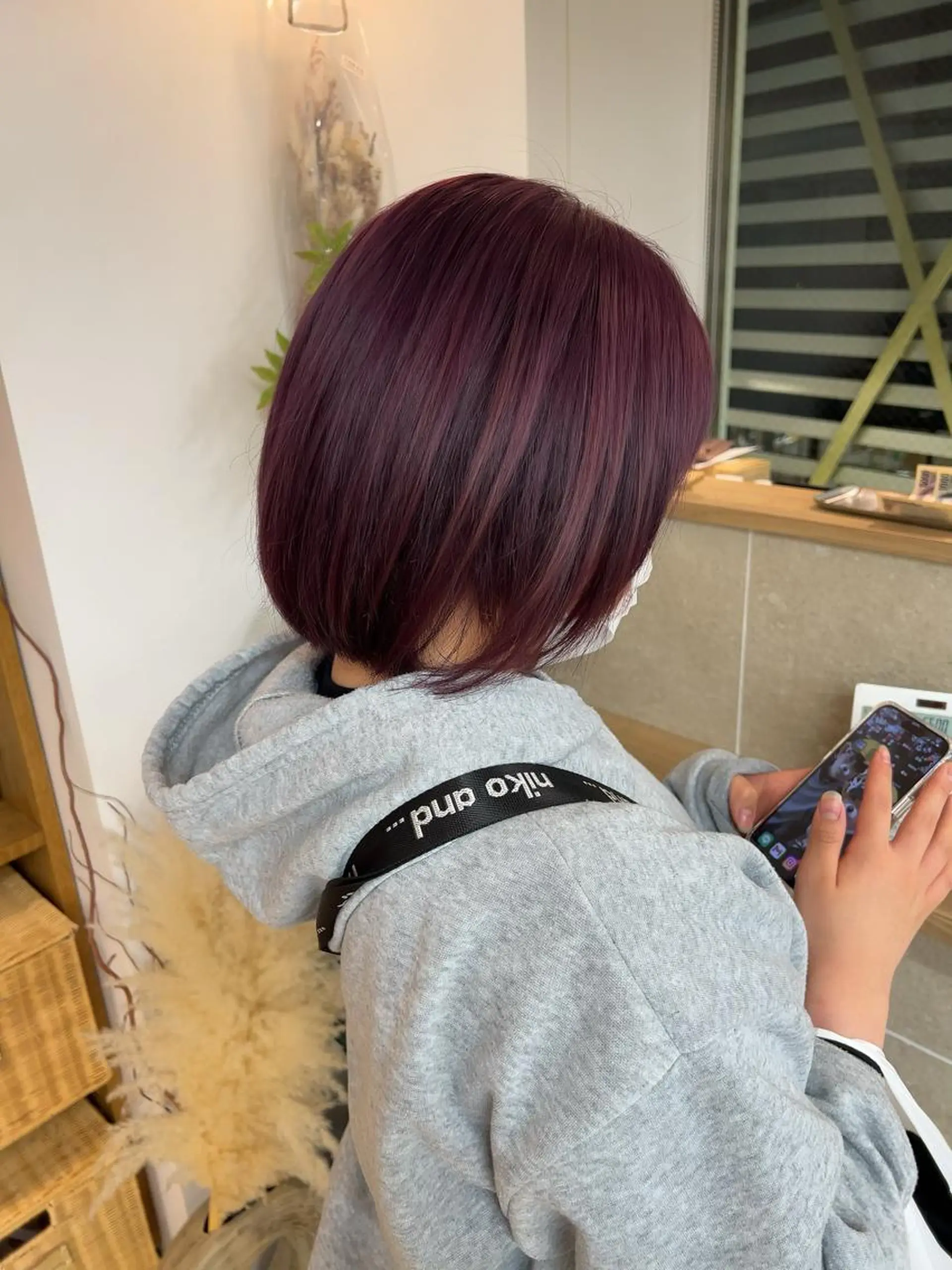 ミディアム カラー ブリーチ カシス ハイトーンカラー ピンクカラー ✨️今だけ無料✨️ 鶴田みなみのヘアスタイル