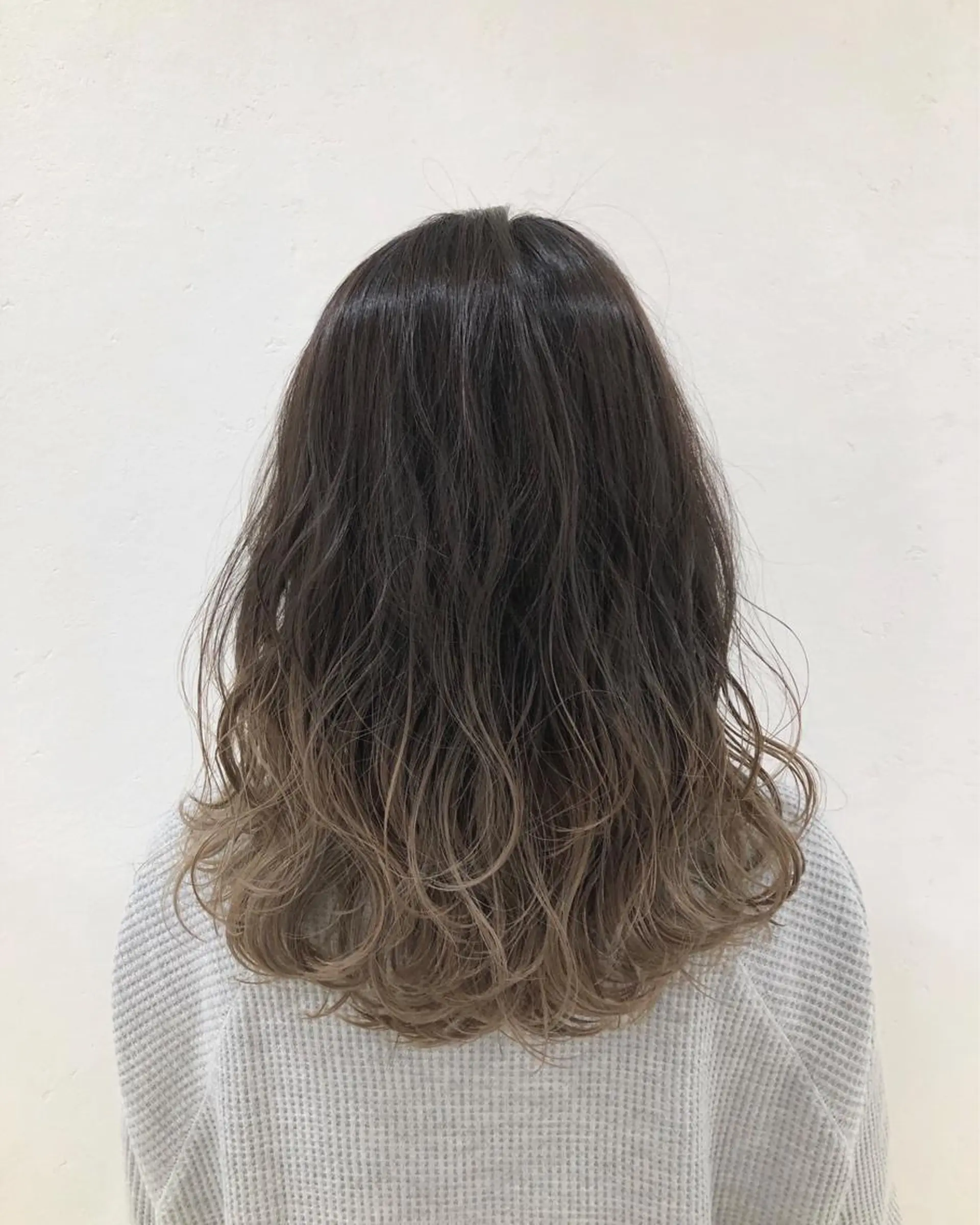 セミロング カラー バレイヤージュ ハイライトカラー ハイライト レイヤーカット 透け感カラー🫧 加納トモヒロのヘアスタイル