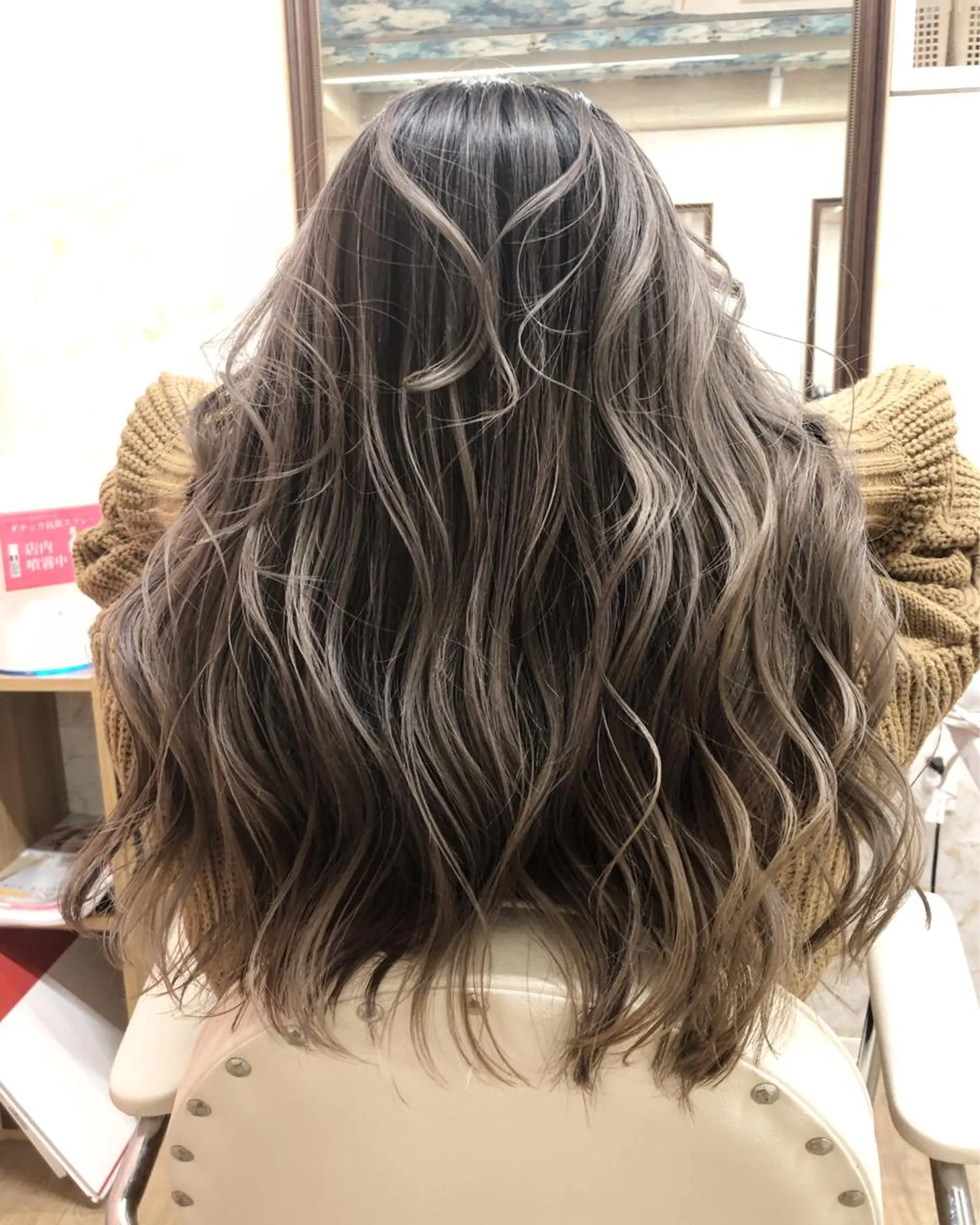 セミロング REVE所属・TAKU 美容師のヘアスタイル