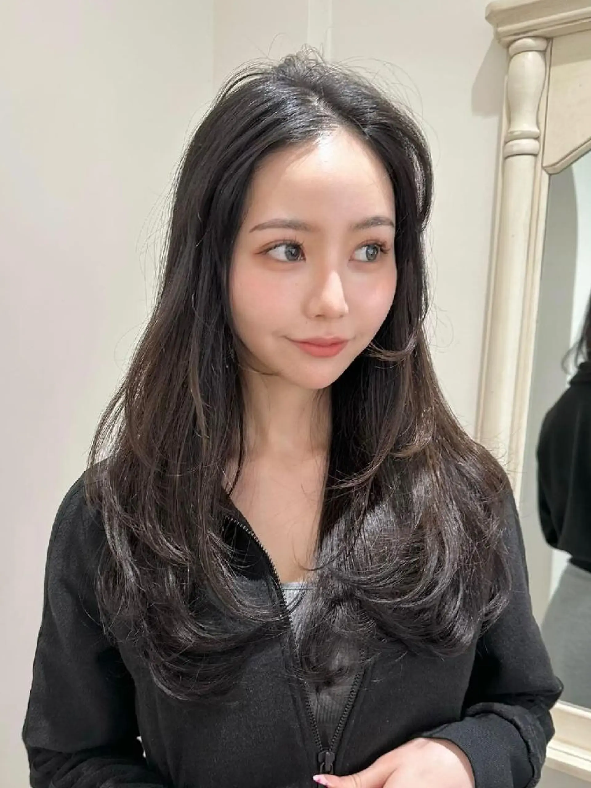 ミディアム デザインカット エクステ レイヤーカット ORIKA 美容室のヘアスタイル