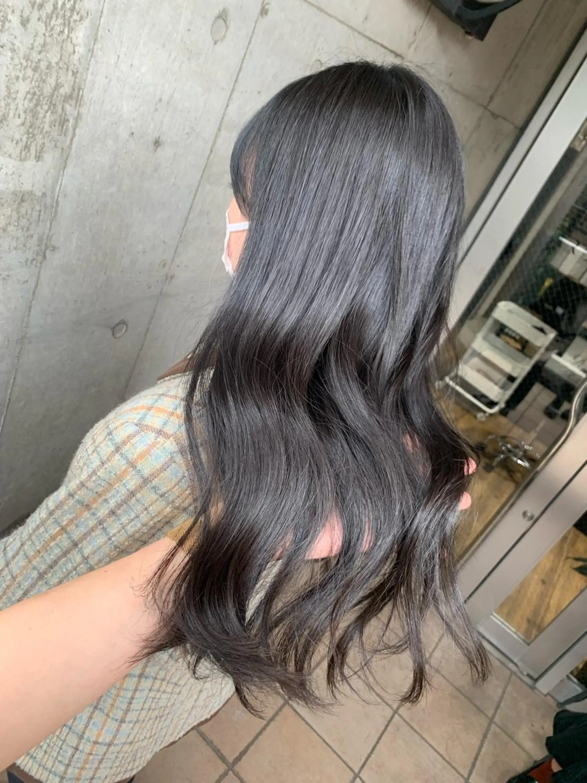 ロング カラー 黒髪 シルバー 韓国風ヘア カット ヘアカラー トリートメント ミルクティーベージュ 🌿店長　清水ひとみのヘアスタイル