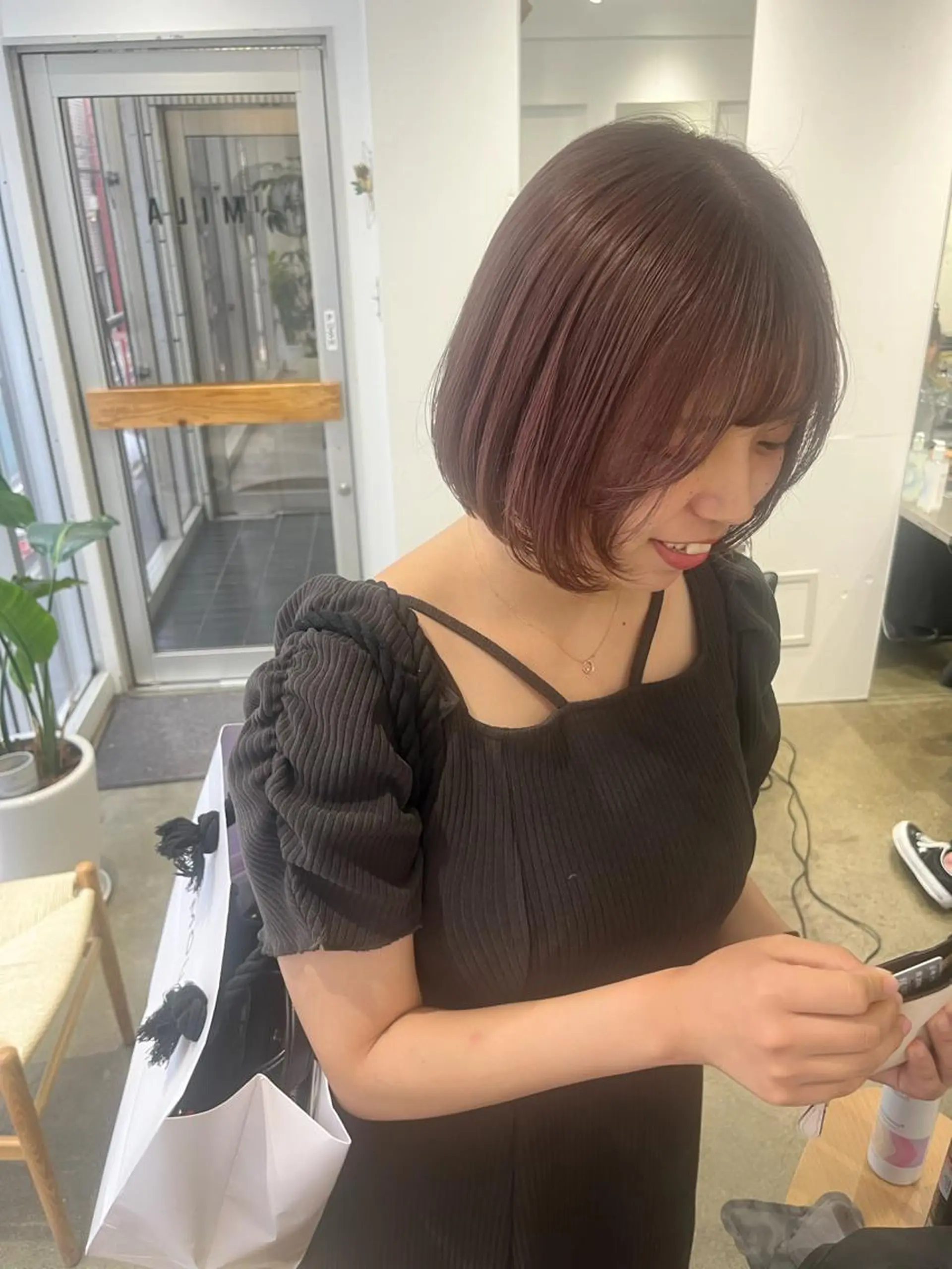 ショート カラー ブリーチ ブラウンカラー ピンクカラー ピンクブラウン 新宿 似合わせカラー HINAのヘアスタイル