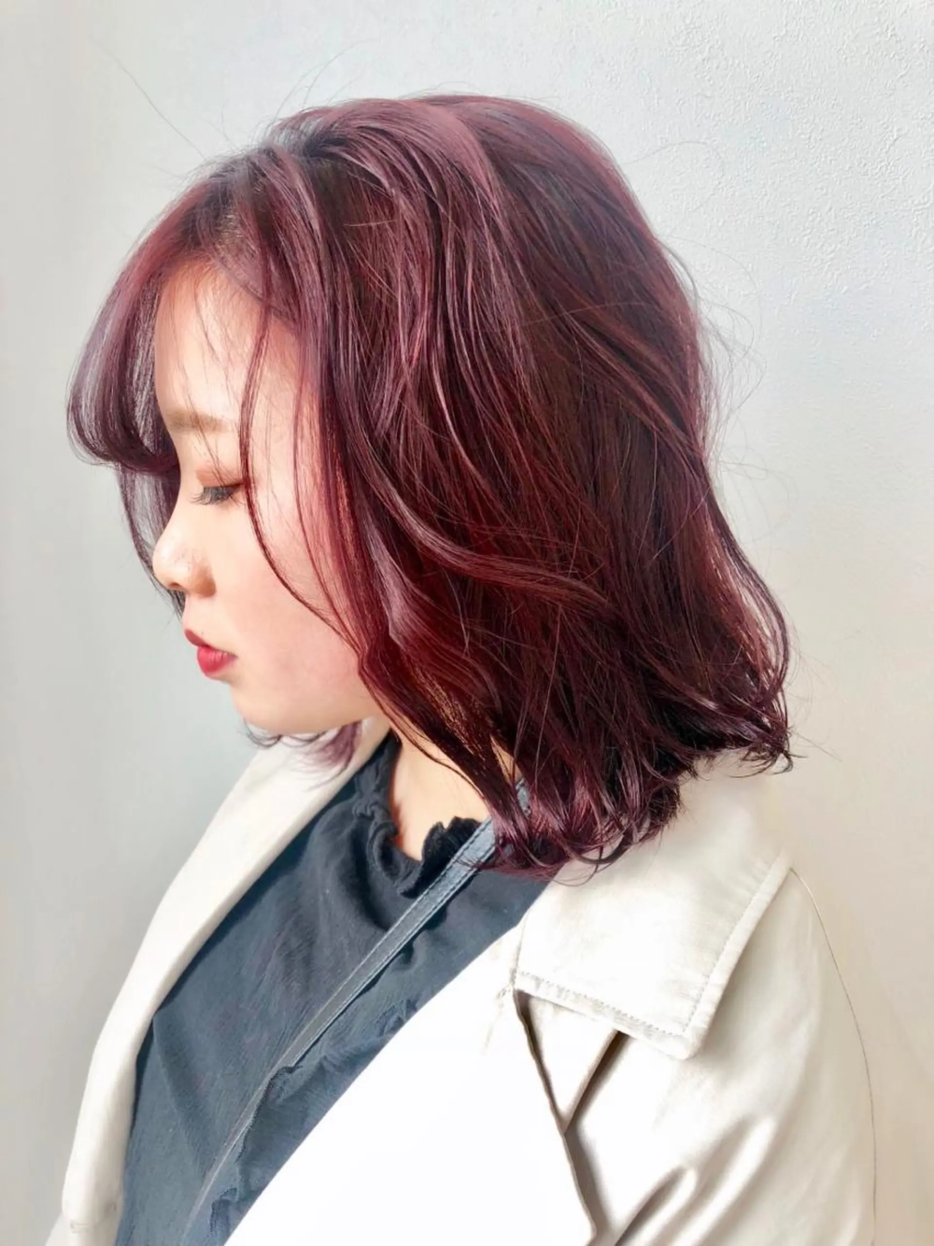ミディアム カラー レッドカラー 岩田 萌那のヘアスタイル