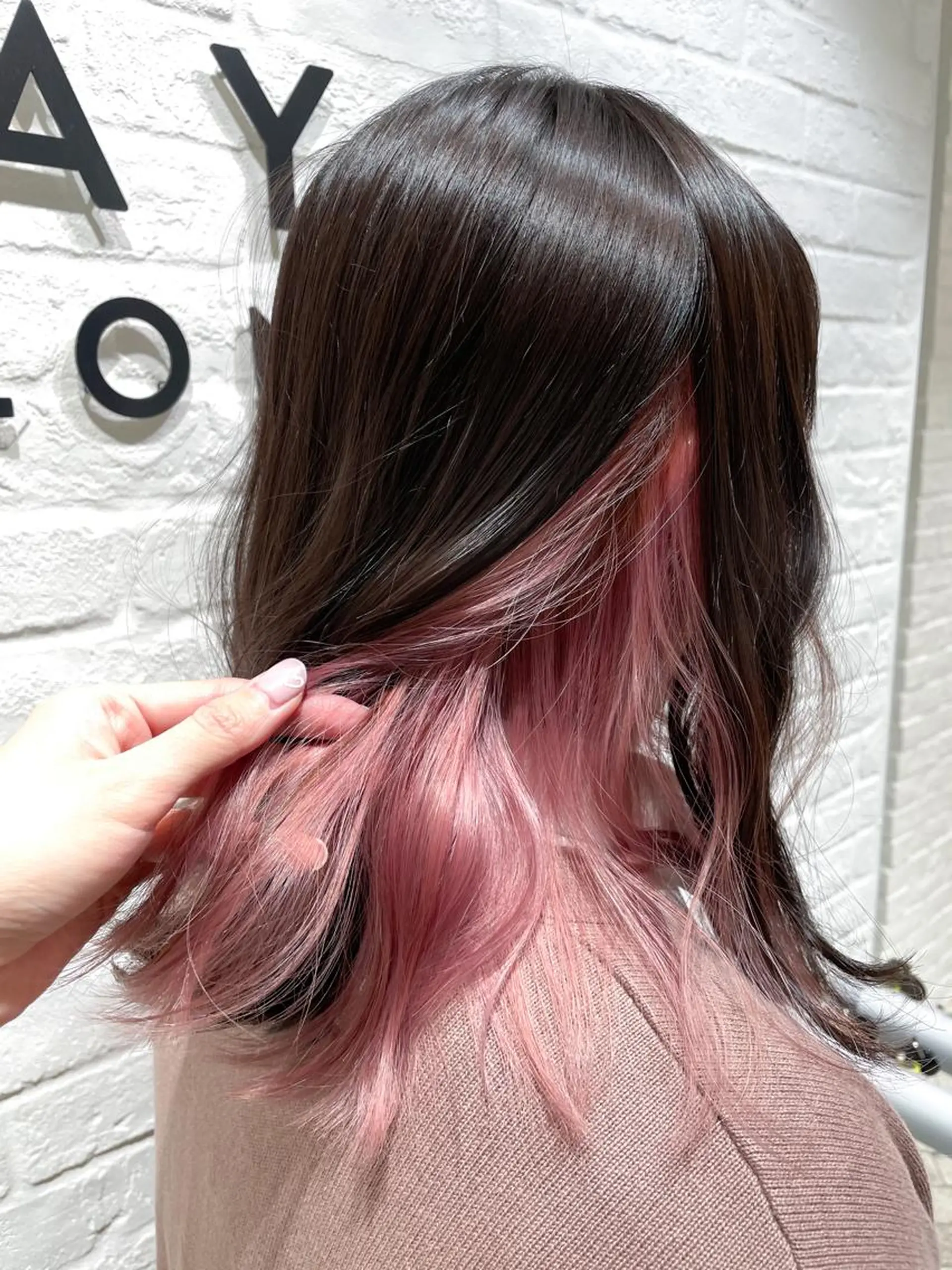 ミディアム カラー ブリーチ インナーカラー ピンクカラー ホワイトピンク miyu 美髪縮毛矯正𓂃꙳⋆のヘアスタイル