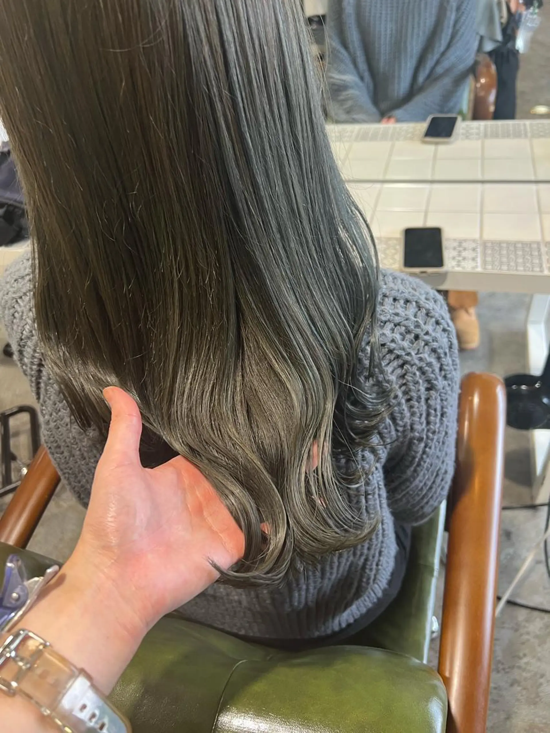 セミロング カラー ヘアアレンジ グレージュ オリーブグレージュ オリーブグレー ヘアカラー トリートメント ヘアセット 金子 廉のヘアスタイル