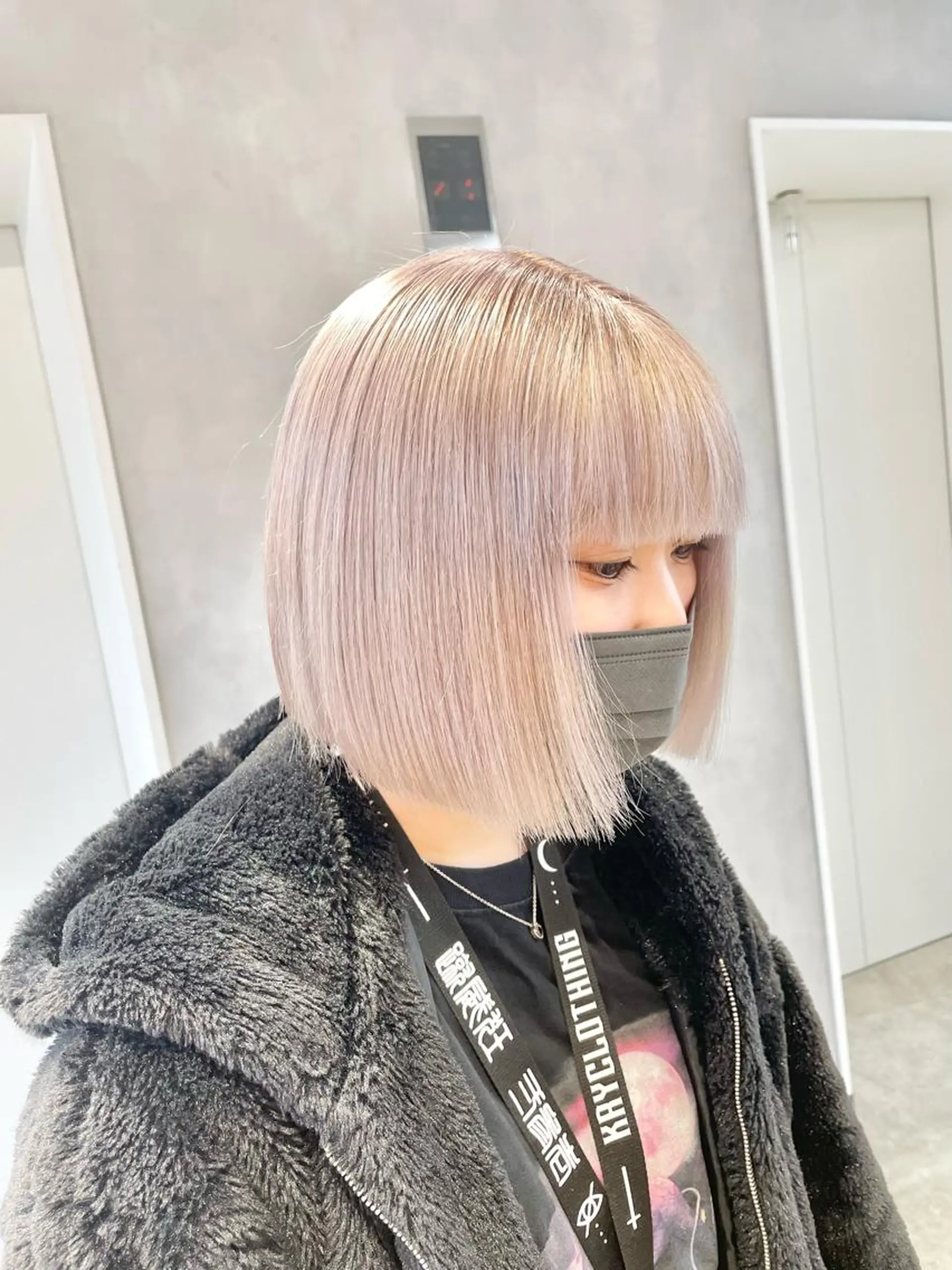 ショート カラー ベージュカラー ホワイトベージュ ヘアカラー トリートメント ヘアセット meme原宿所属・ブロンド・ハイトーン ／遠藤将太のヘアスタイル