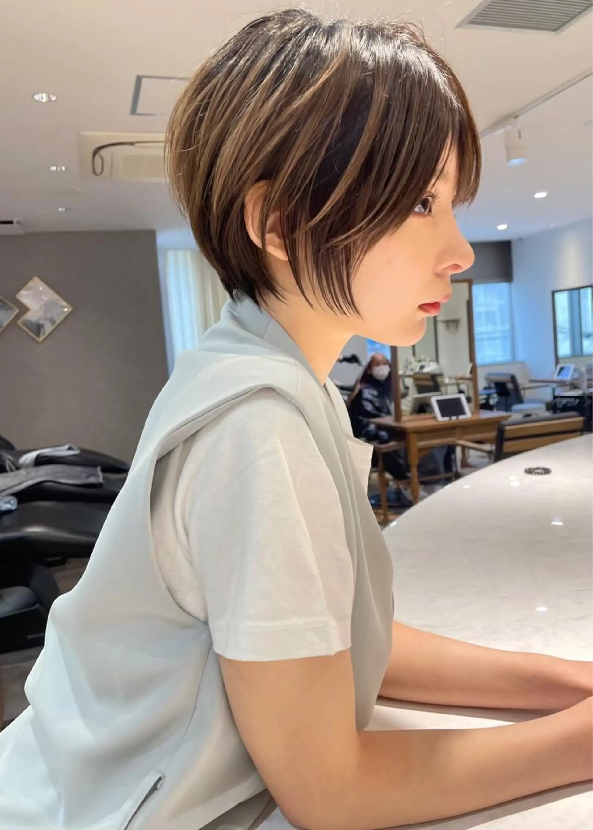 ショート カット トリートメント LEON ブリーチカラー特化のヘアスタイル