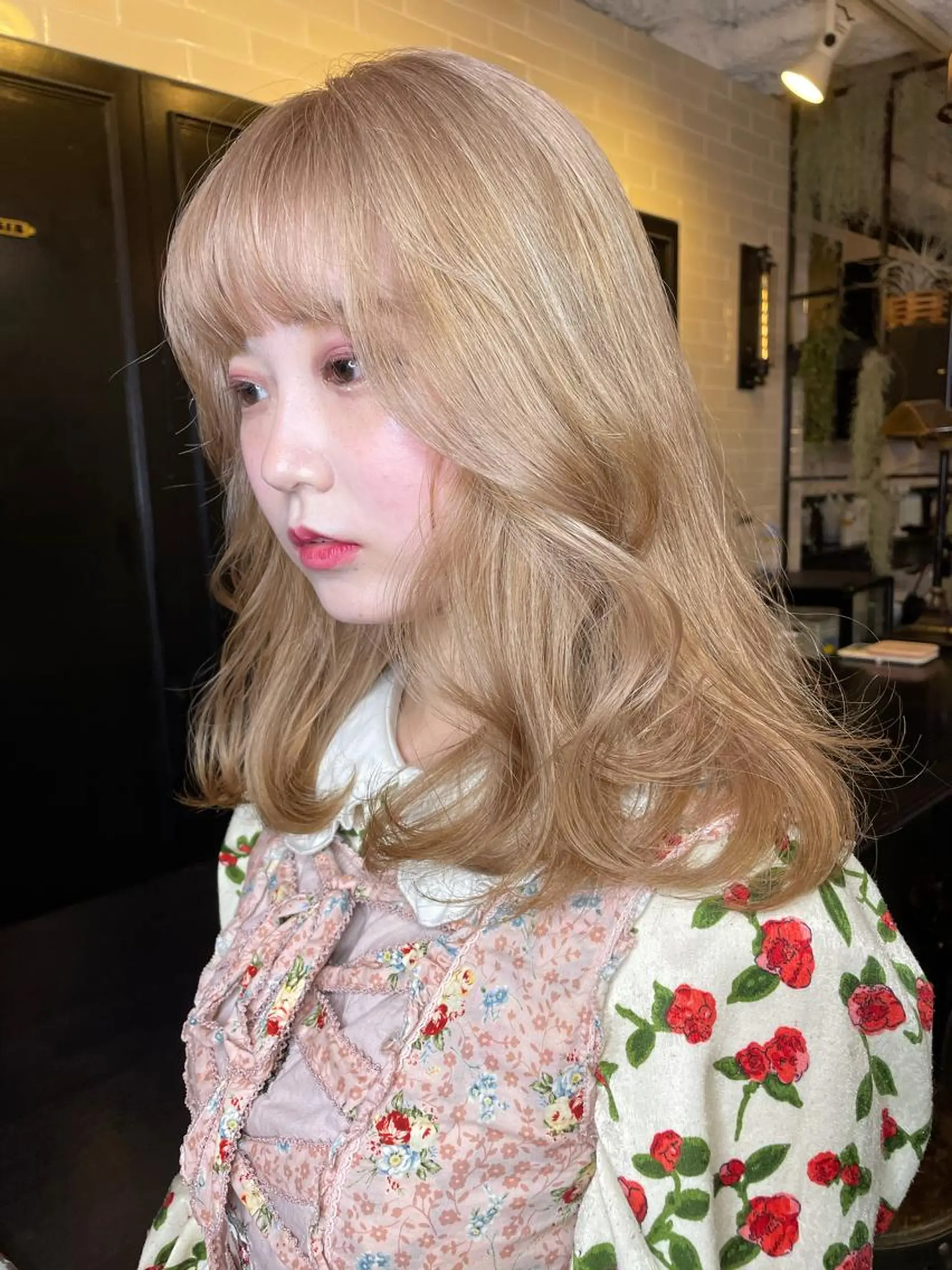 ミディアム カラー ベージュカラー ハイトーンカラー ミルクティーベージュ YEAU　PLUS所属・極上の艶髪 RINAのヘアスタイル