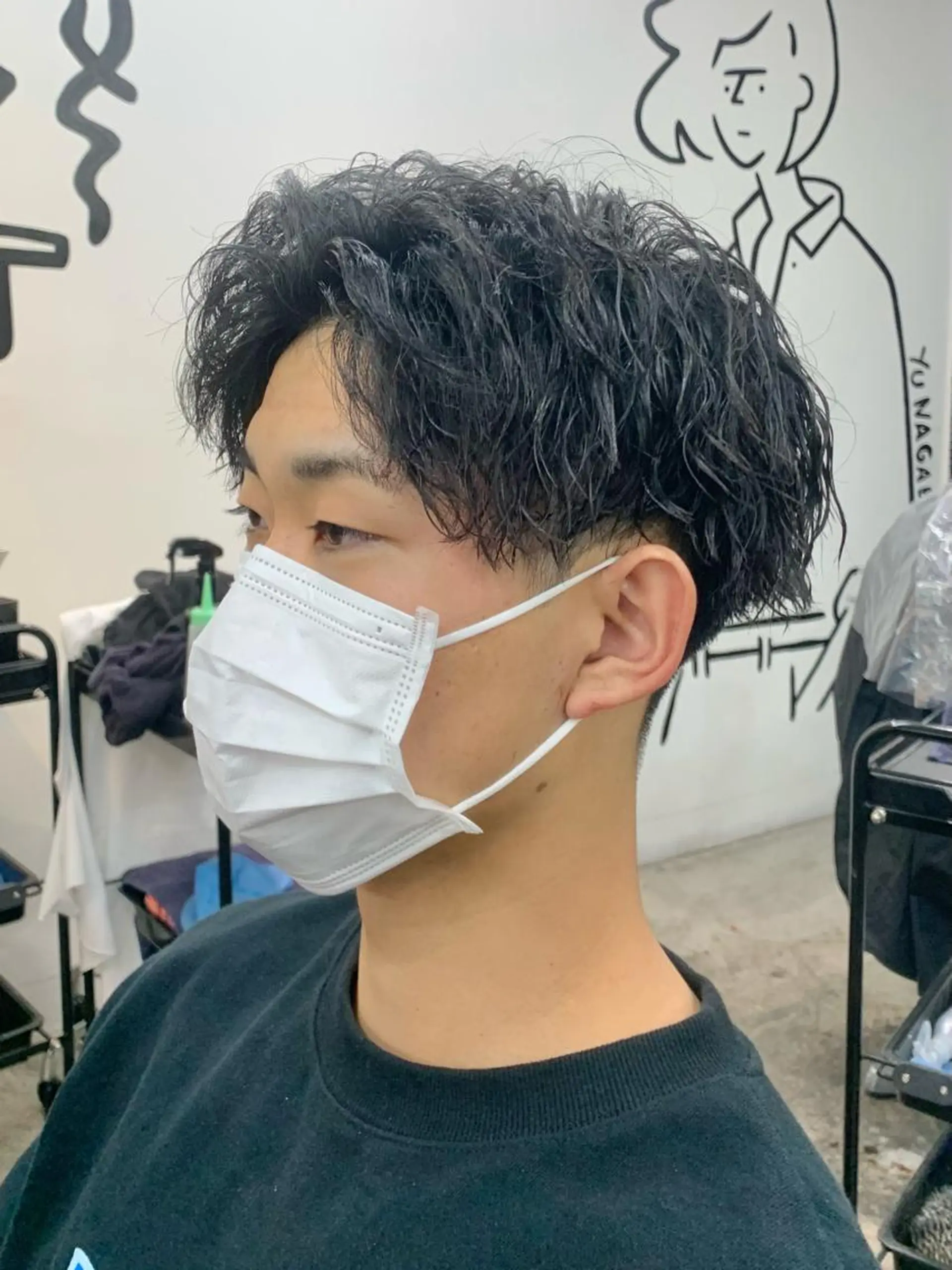 ショート カラー パーマ メンズ センターパート ショートヘア カット パーマ メンズ特化美容師/ 藤戸 椋のヘアスタイル