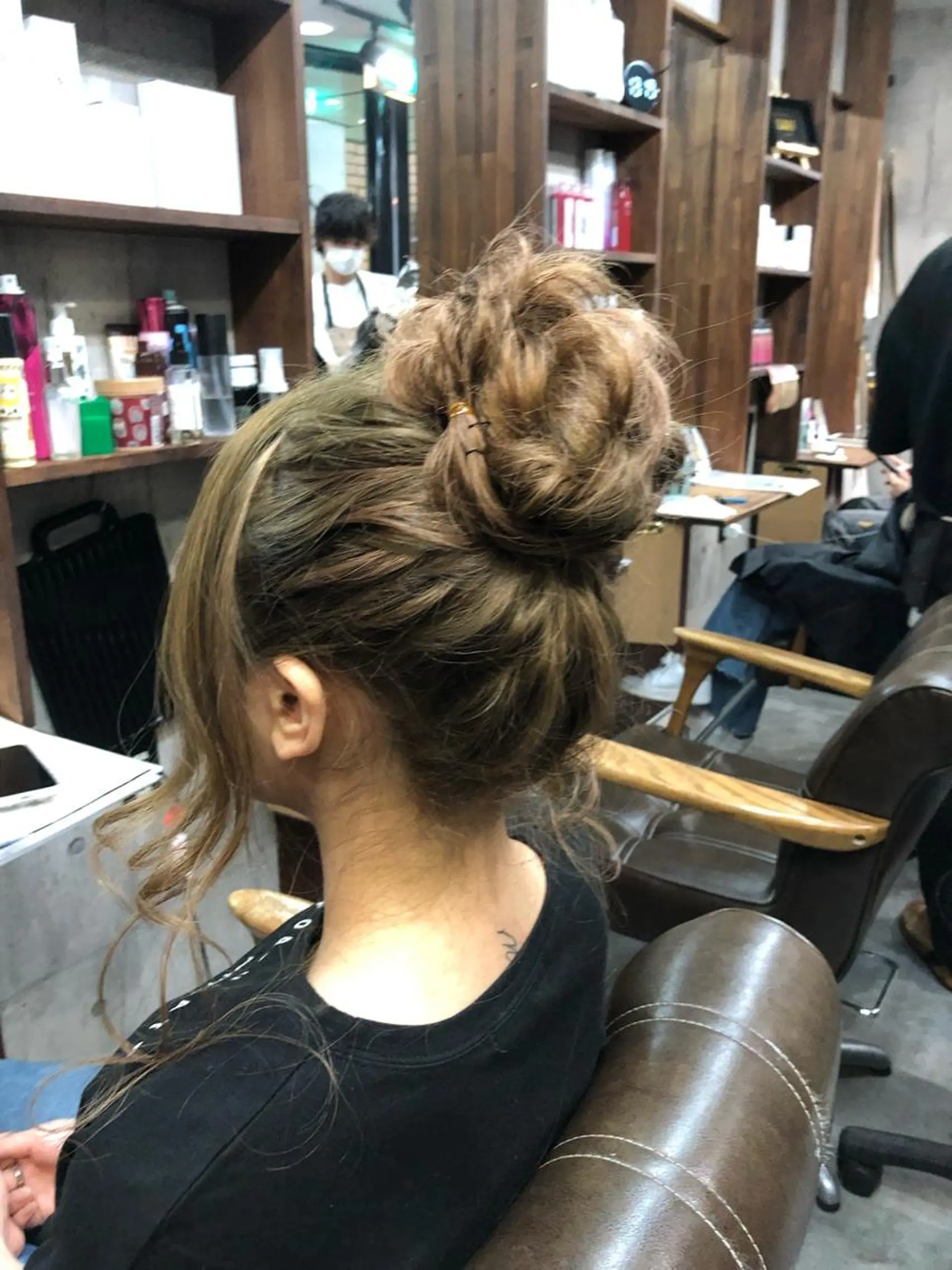 セミロング ヘアアレンジ お団子ヘア alpha. カラーエクステ下妻のヘアスタイル