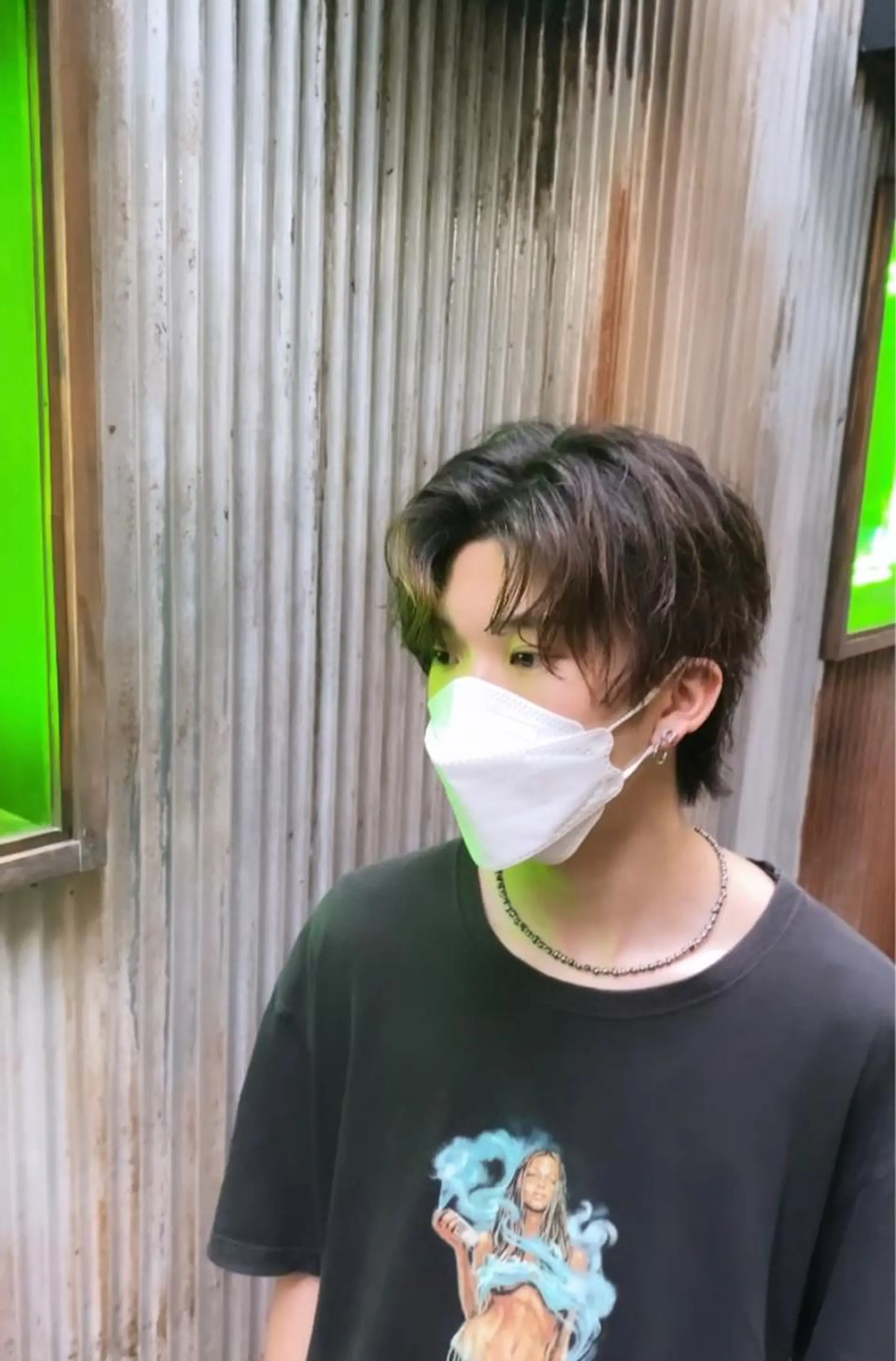 メンズ 透明感ブリーチ/ メンズパーマのヘアスタイル