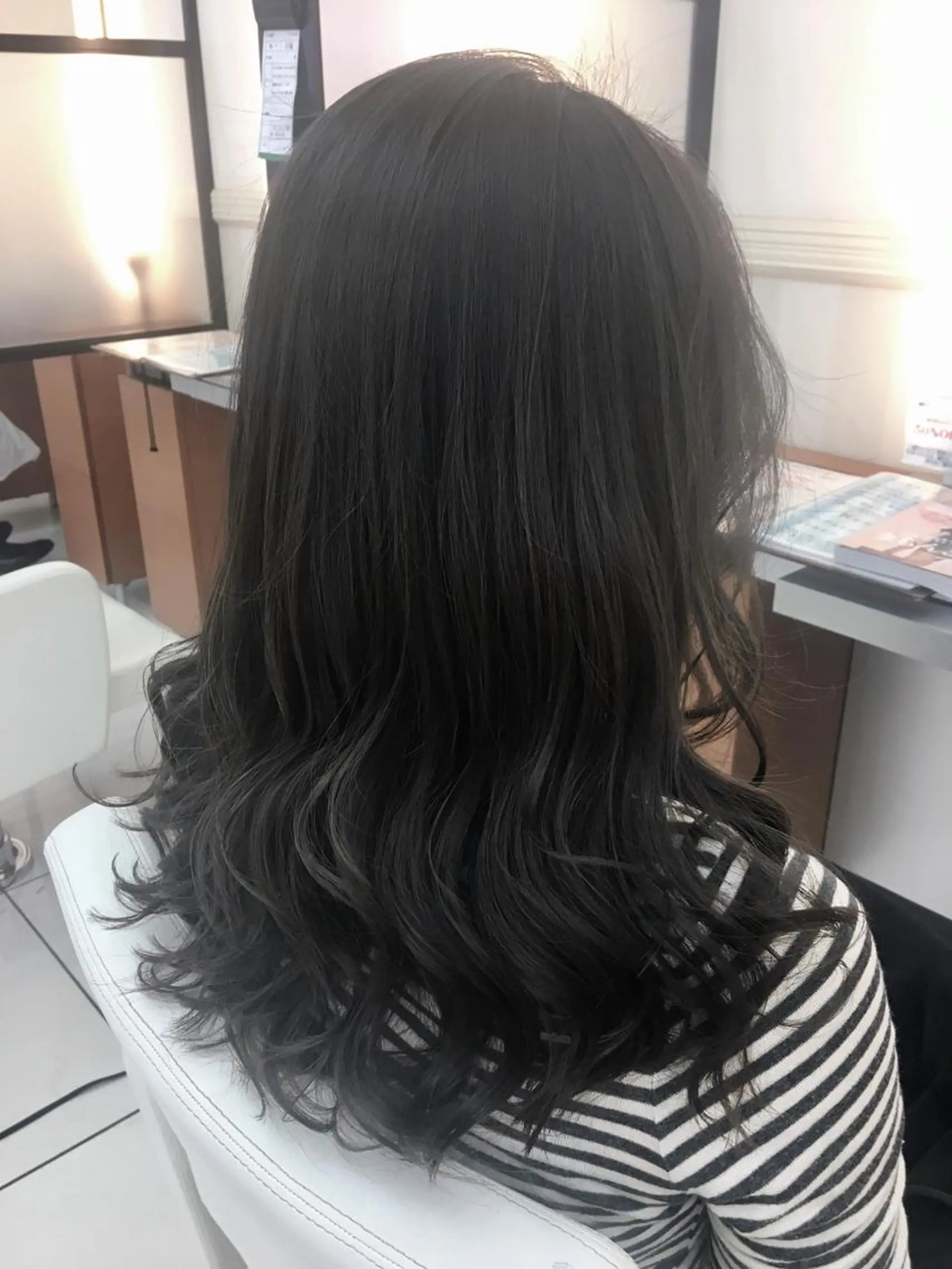 ミディアム カラー ブルーカラー ブルージュ イルミナカラー カット ヘアカラー トリートメント N° jillva ♦️川端裕司♦️のヘアスタイル