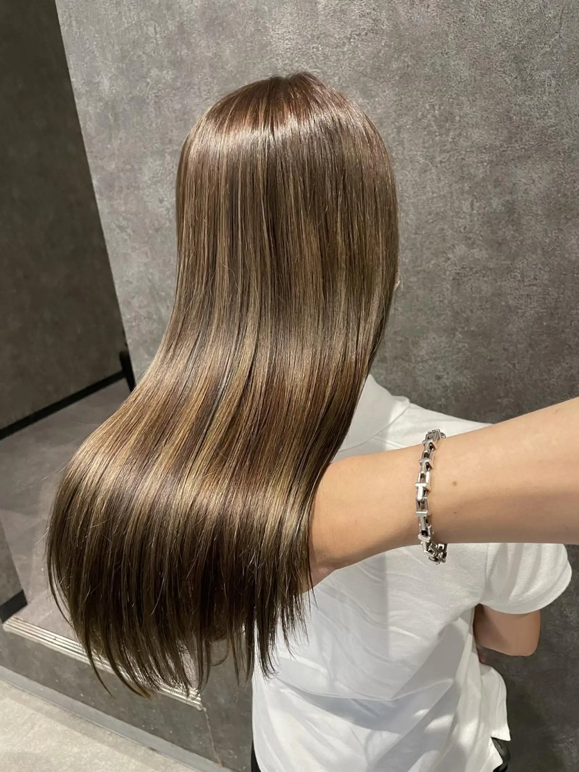 ロング 似合わせカット ヘアカラー トリートメント ＿WHITE鳳店 アンダーバーホワイトのヘアスタイル