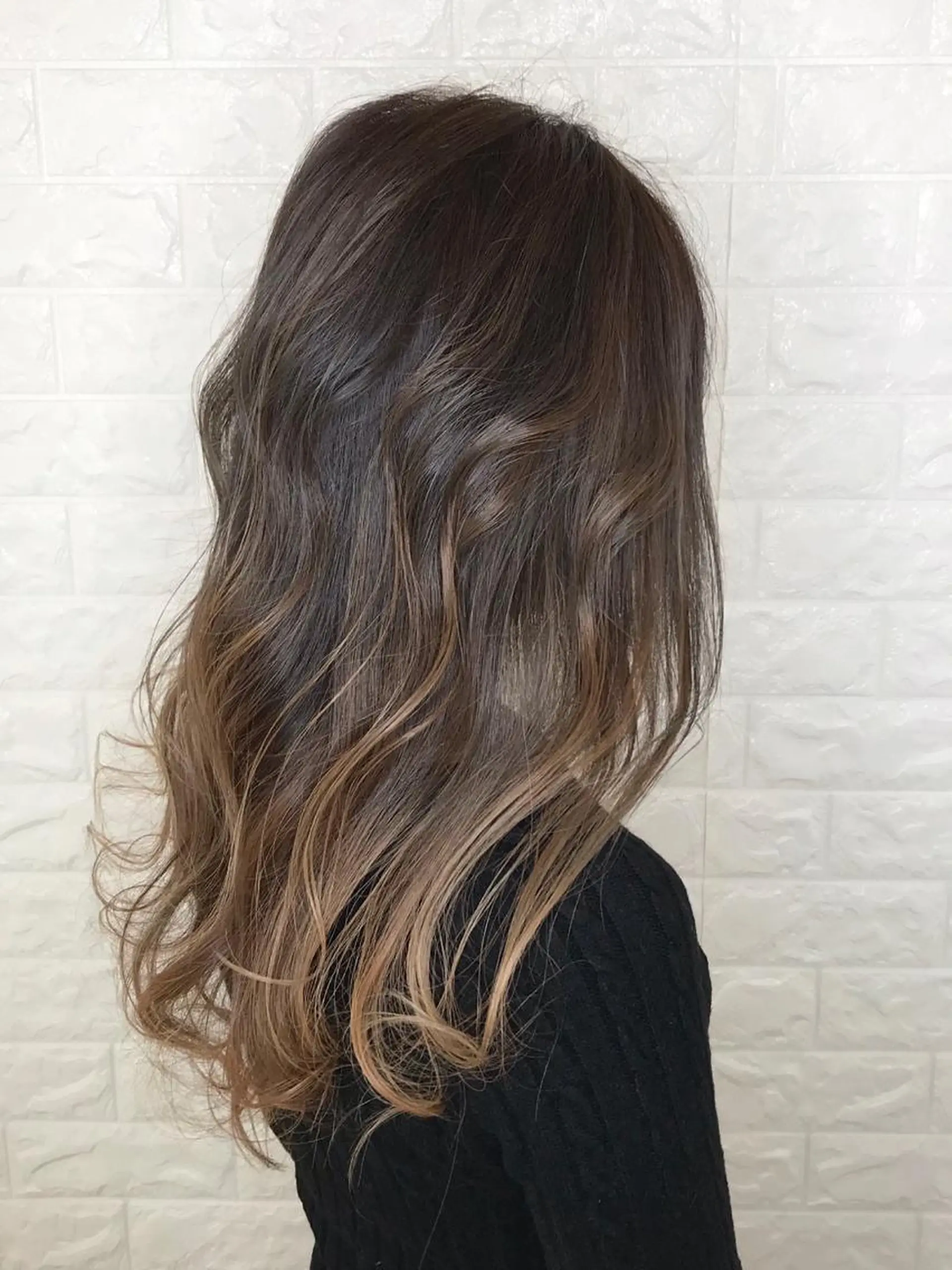 ロング カラー ベージュカラー ブリーチ 透明感カラー グラデーションカラー イルミナカラー エイジングケア特化 美容師✂️山崎竜二のヘアスタイル