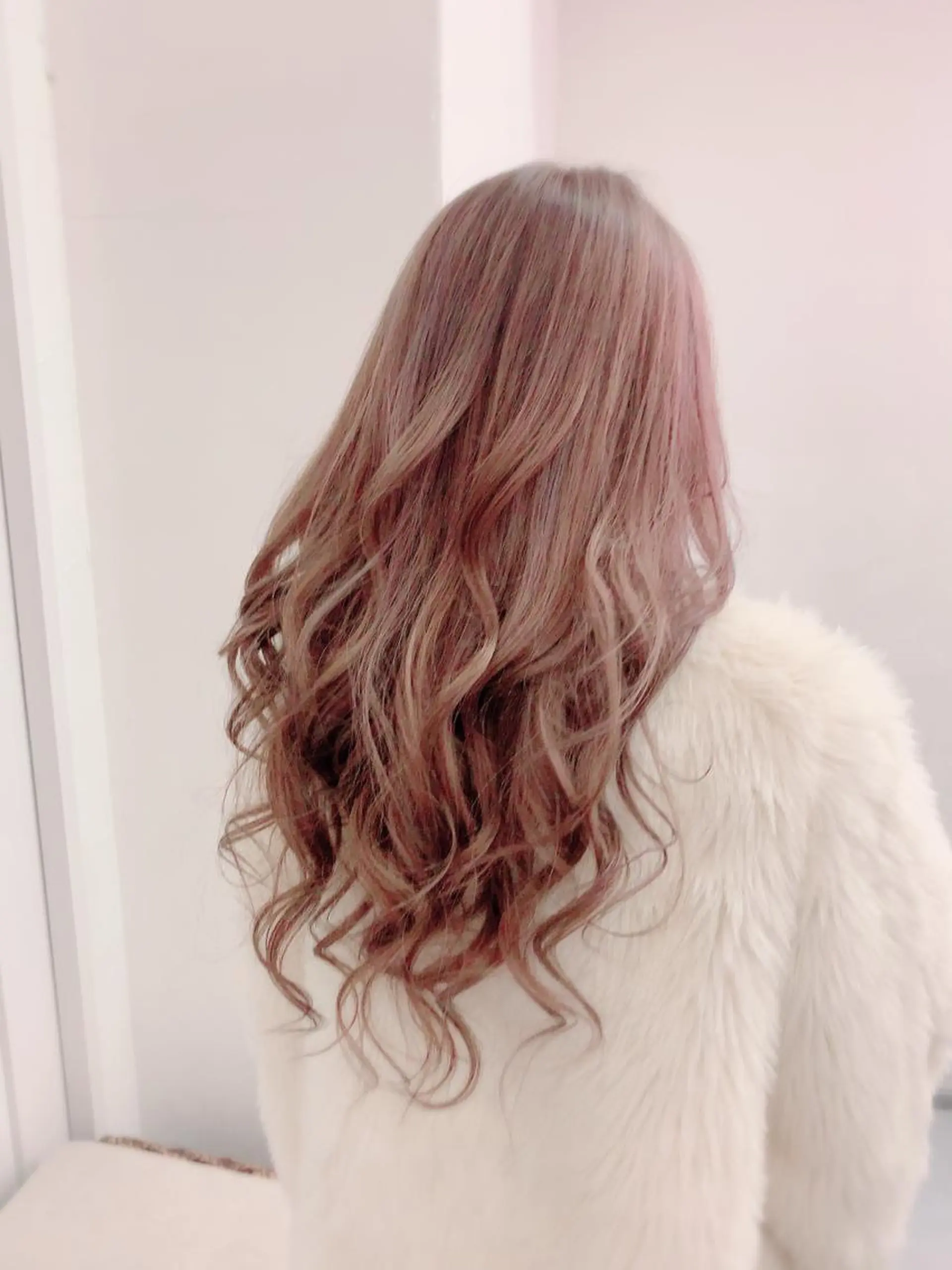 ロング カラー ベージュカラー ブリーチ カット ヘアカラー トリートメント 🍀Moda by Grande🍀のヘアスタイル