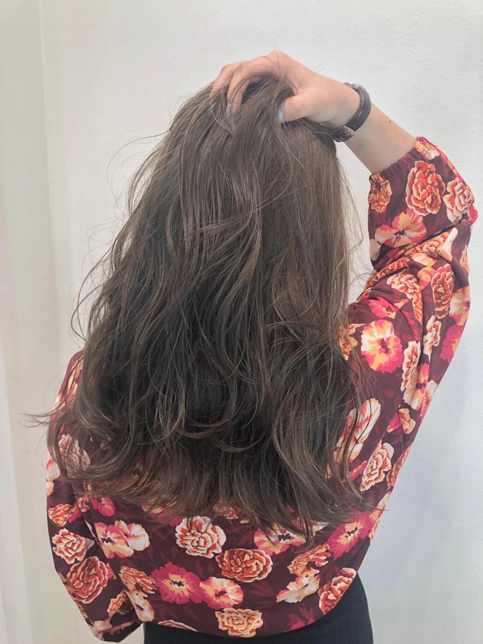 ロング ハイライト ヘアカラー トリートメント a .のヘアスタイル
