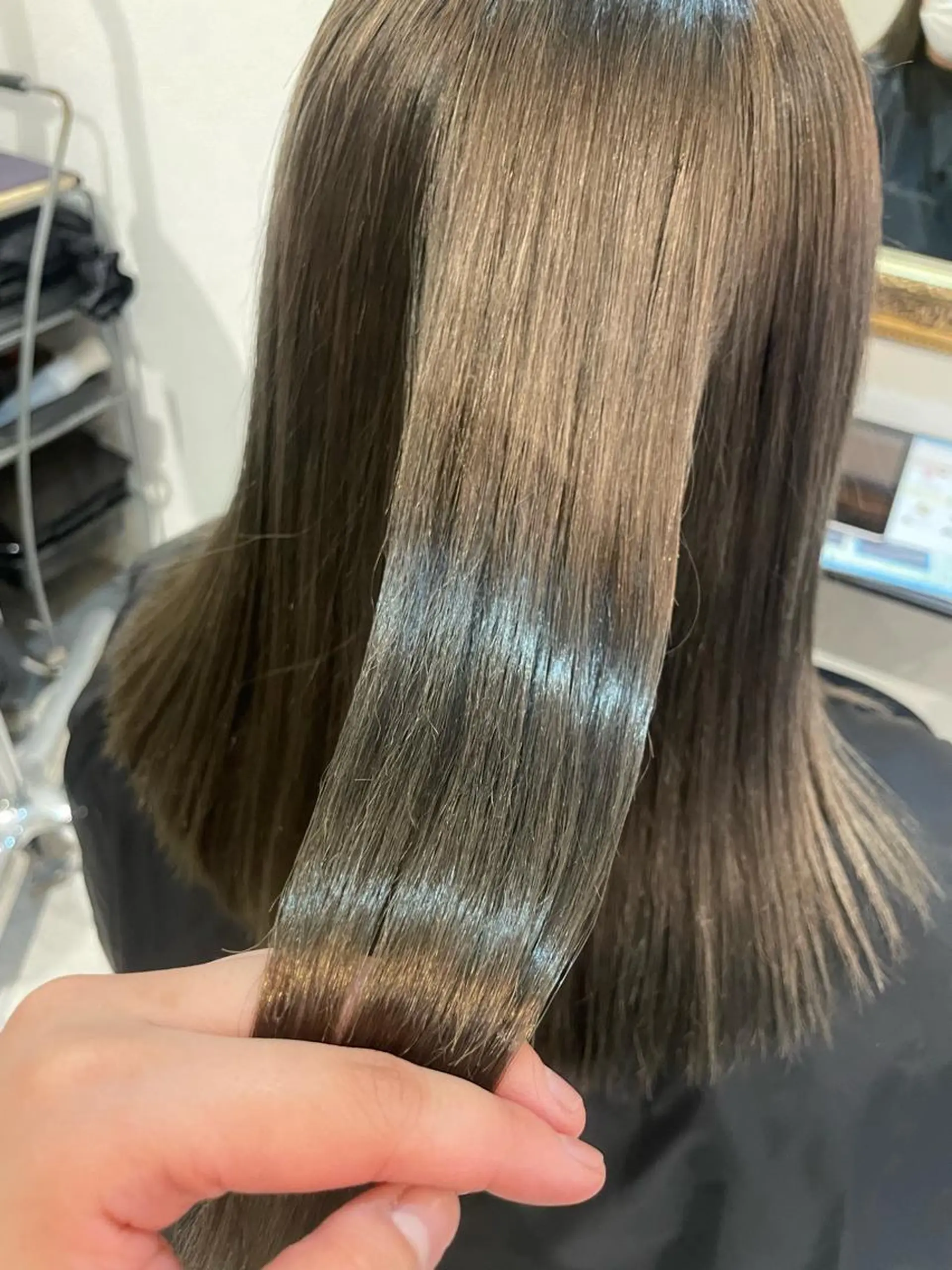 ミディアム カラー N° jillva 腰山 菜々美のヘアスタイル