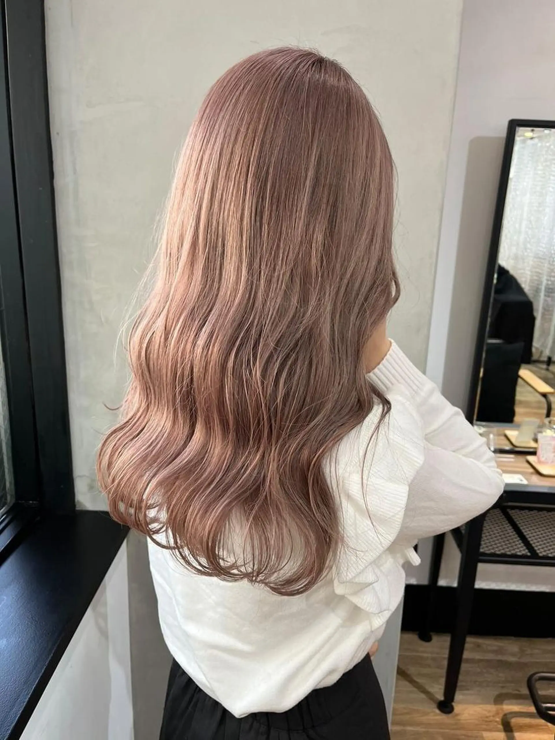 ロング ヘアカラー トリートメント Juri 暖色/ツヤ感カラーのヘアスタイル
