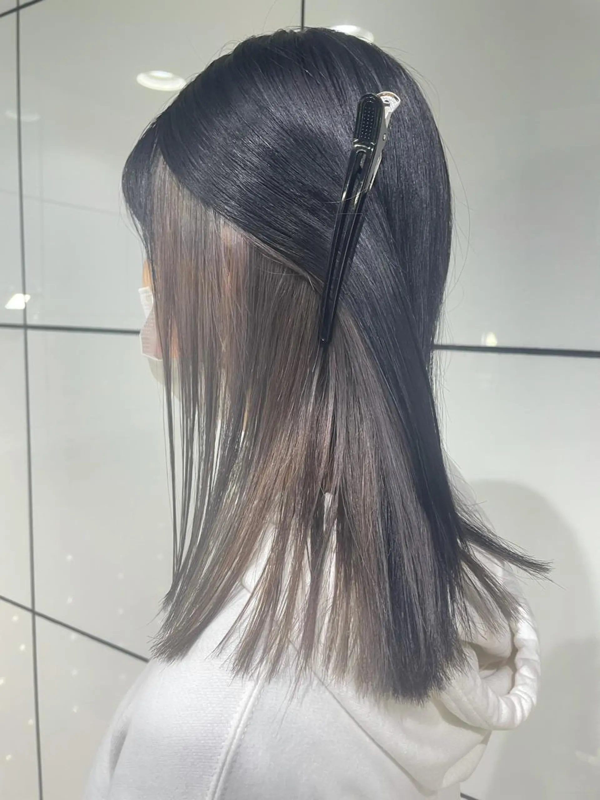 カラー ブリーチ ハイトーンカラー インナーカラー シルバー ヘアカラー トリートメント 韓国ヘア🦋 MIYUのヘアスタイル