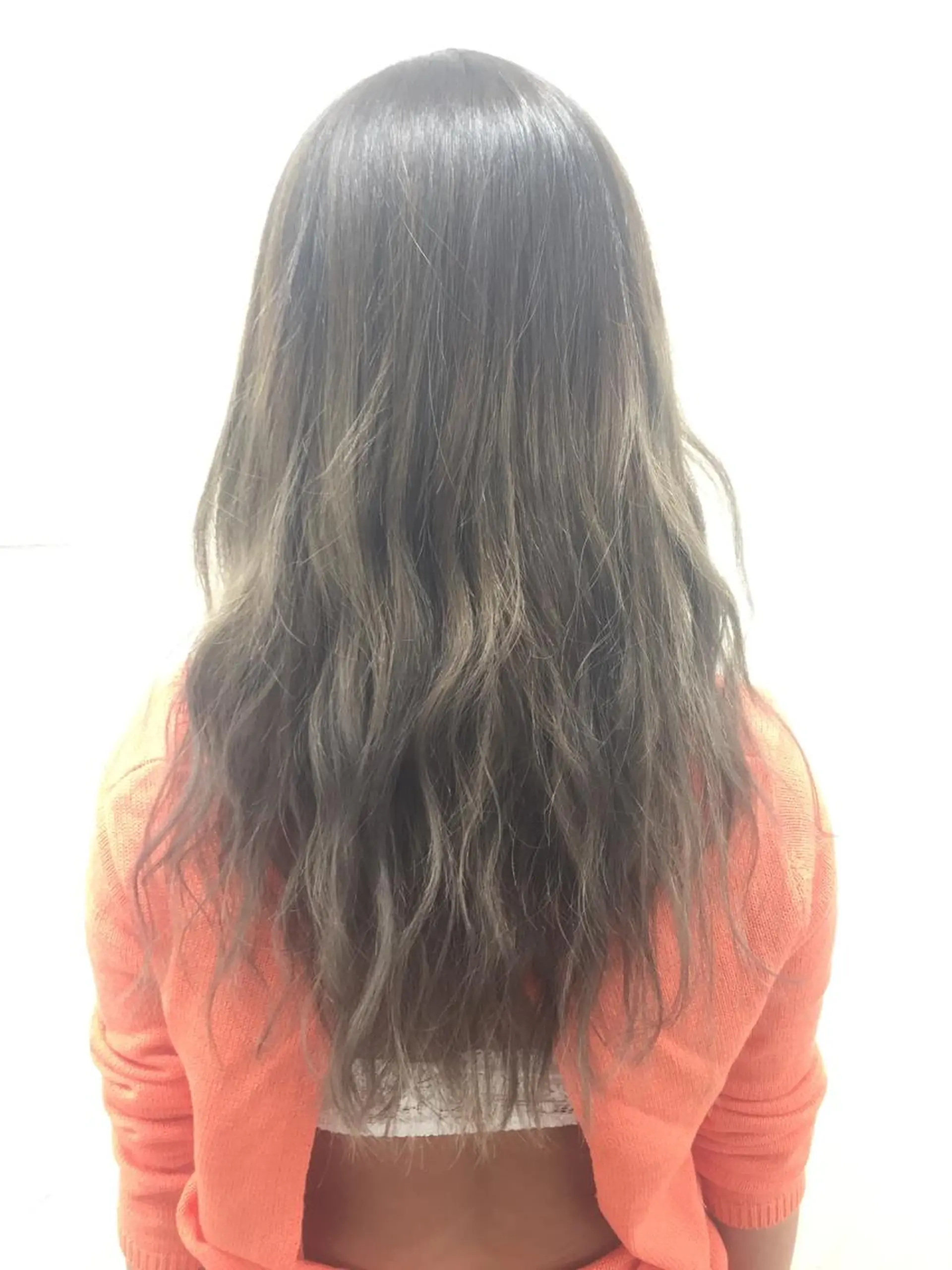 ロング カラー ヘアアレンジ アッシュ アッシュグレー グラデーションカラー 外国人風カラー 枝毛カット＆髪質改善 満足NO.1岡しゃんのヘアスタイル
