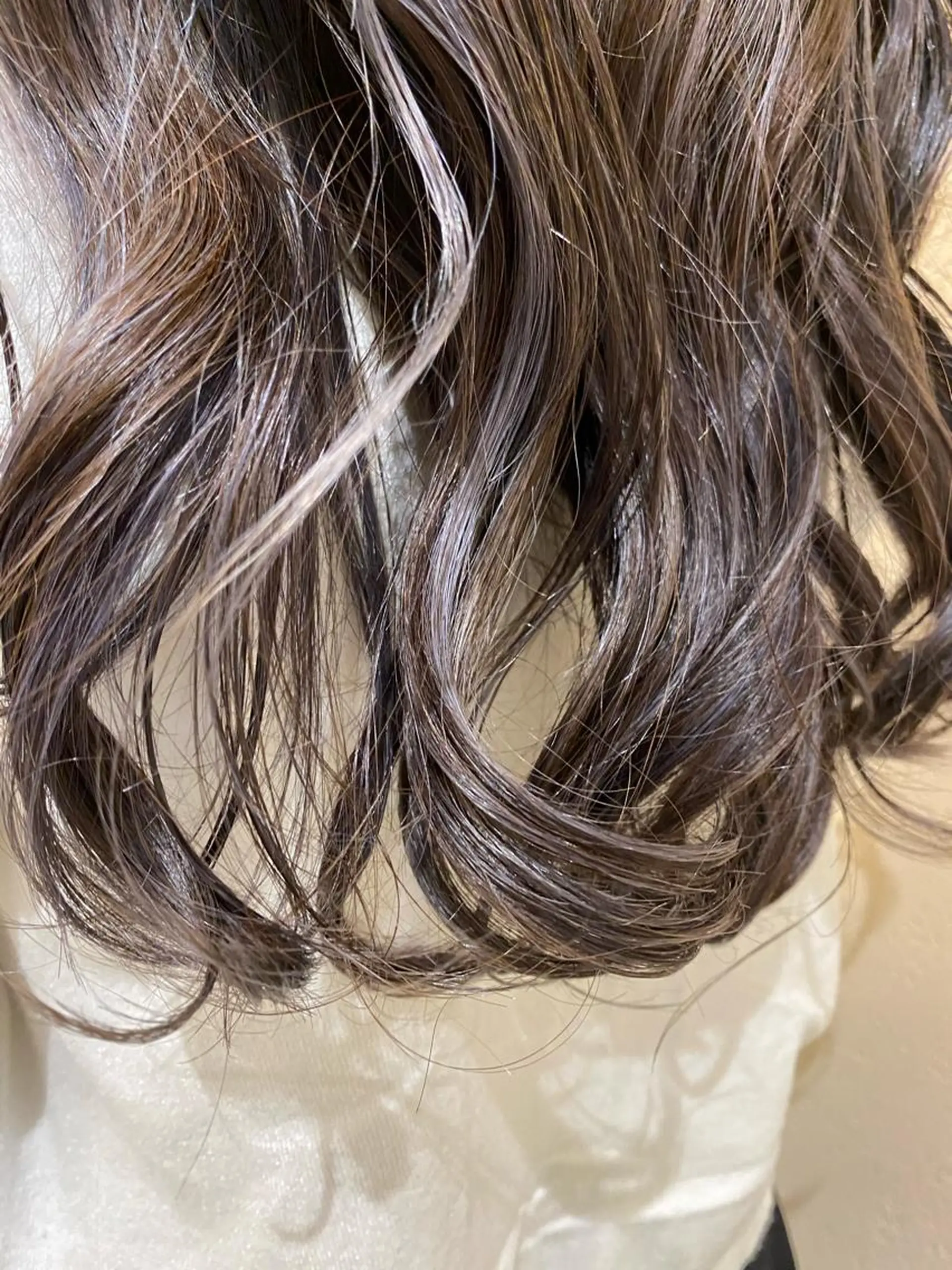 ロング パープルカラー ハイライト 新宿スペインカール ヨモギダのヘアスタイル