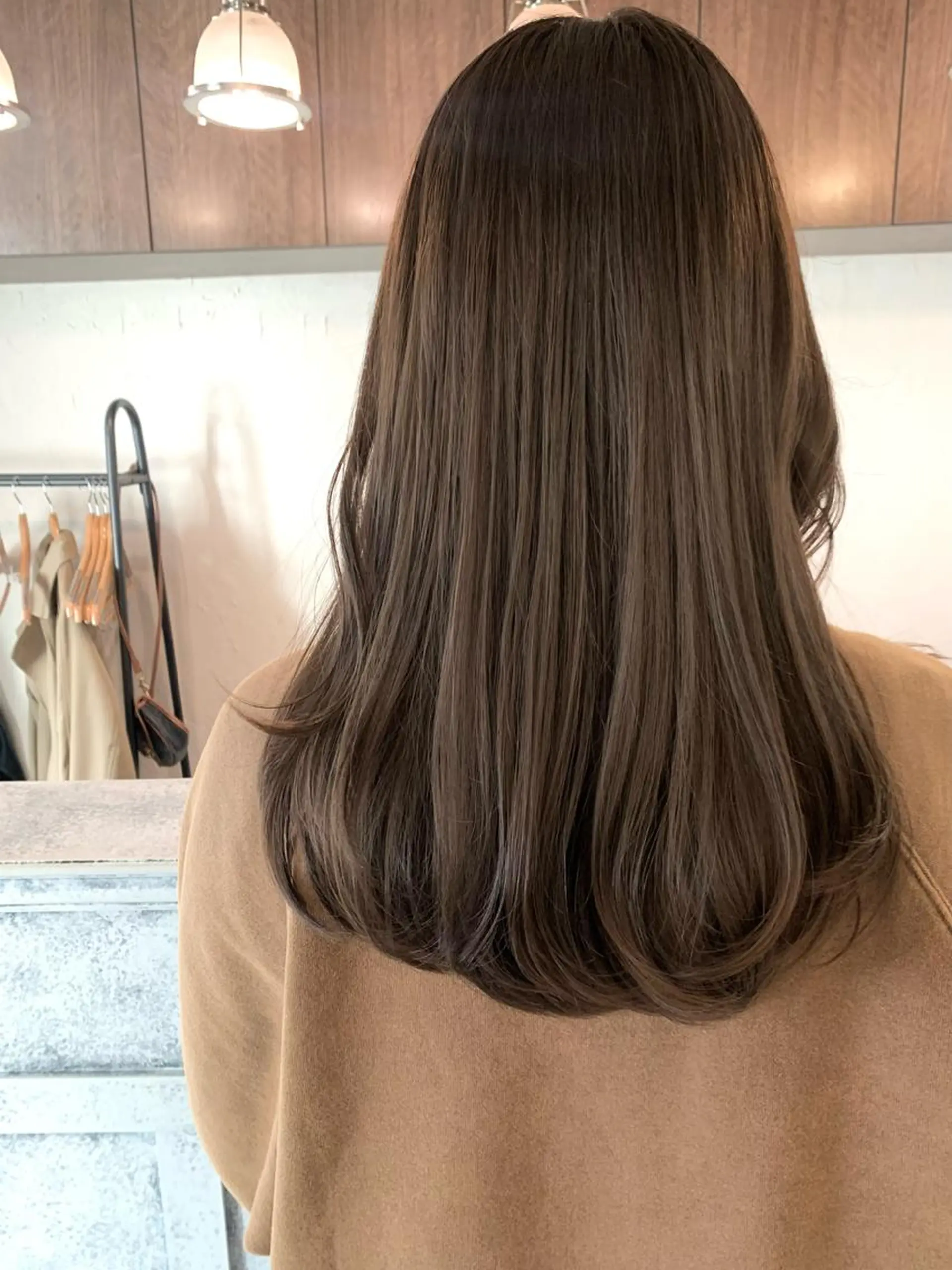 セミロング カラー conne&riri所属・MA YUのヘアスタイル