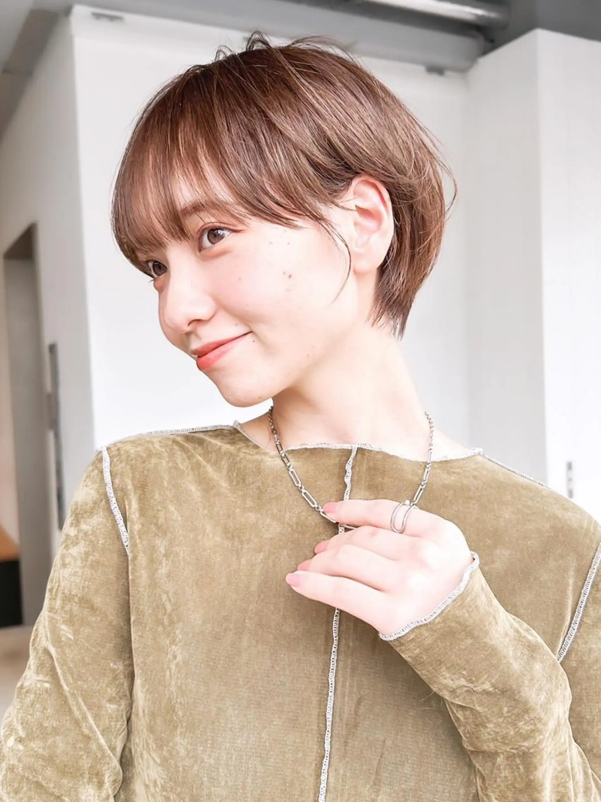 カラー ショート グレージュ ピンクカラー くびれヘア レイヤーカット カット ヘアカラー トリートメント ITbyALBUM 藤沢店のヘアスタイル