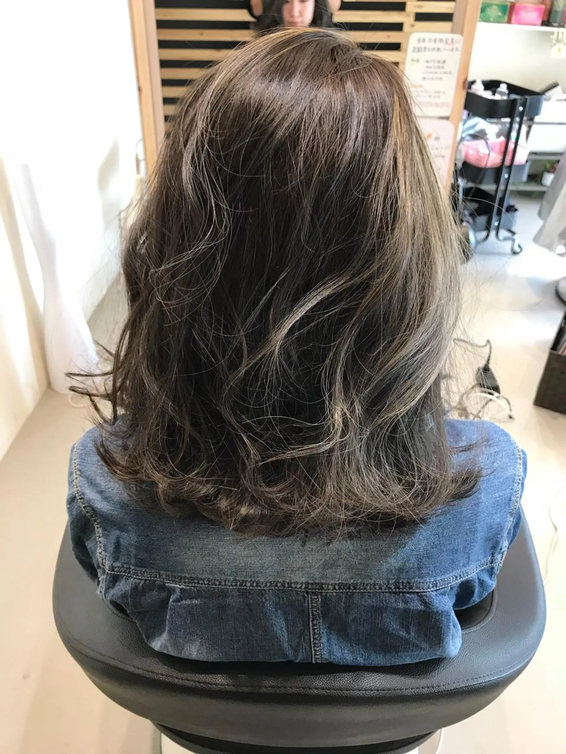 ミディアム カラー ブリーチ 透明感カラー ハイライトカラー ハイライト ヘアカラー 大久保 隆蔵のヘアスタイル