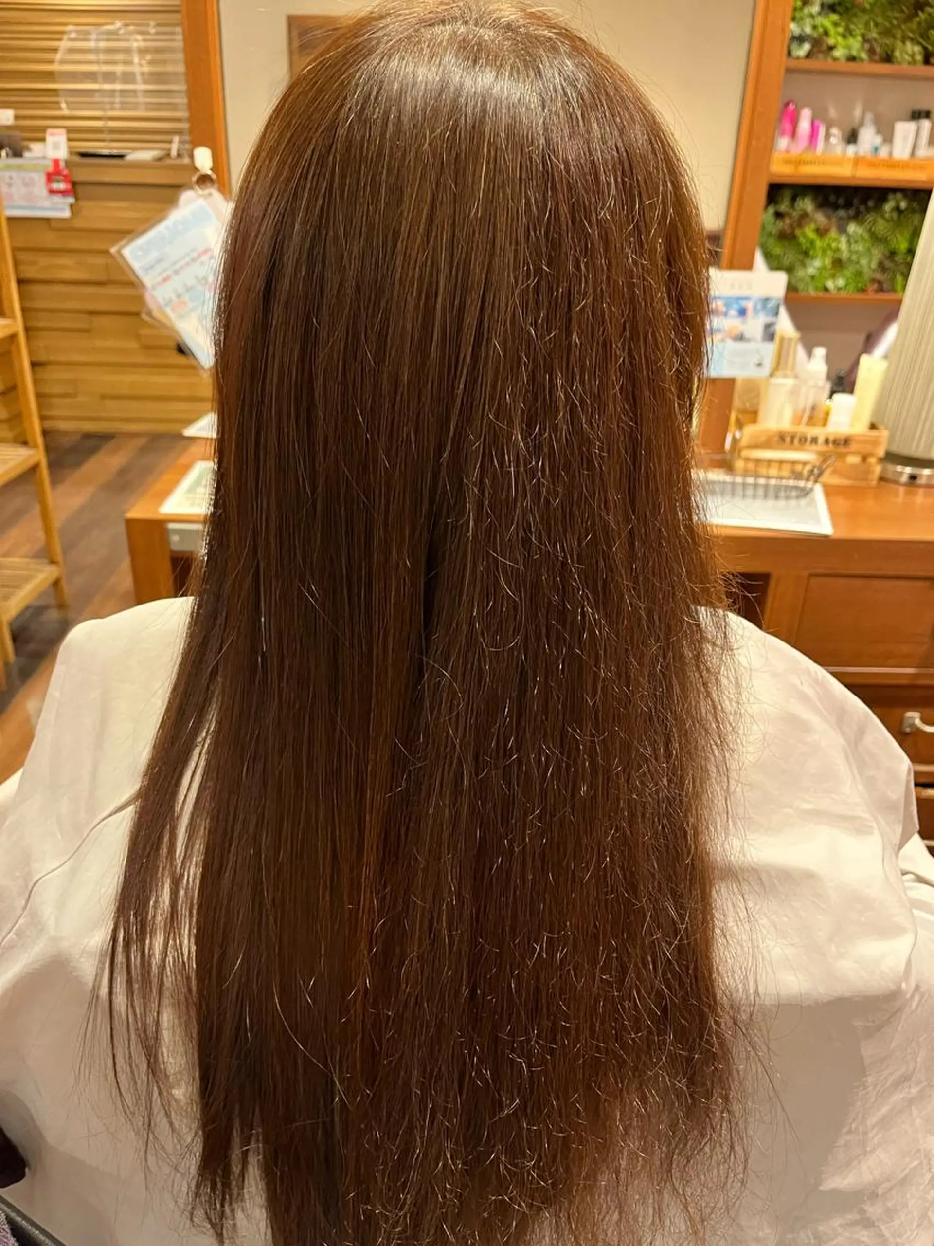 セミロング カット 縮毛矯正 サイトウ ナツキのヘアスタイル