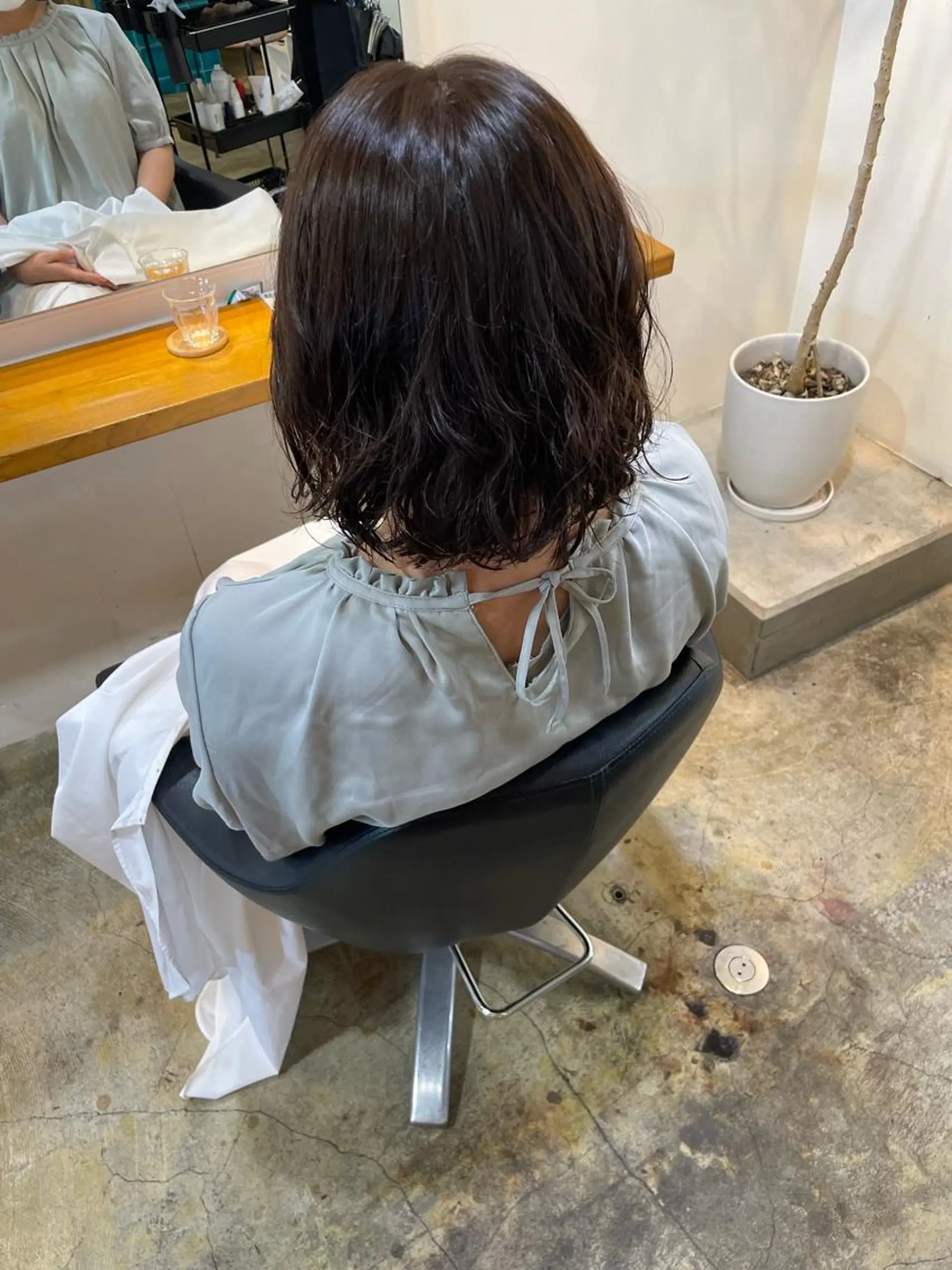 ショート パーマ MIOベージュカラー 柔らかいカラーのヘアスタイル