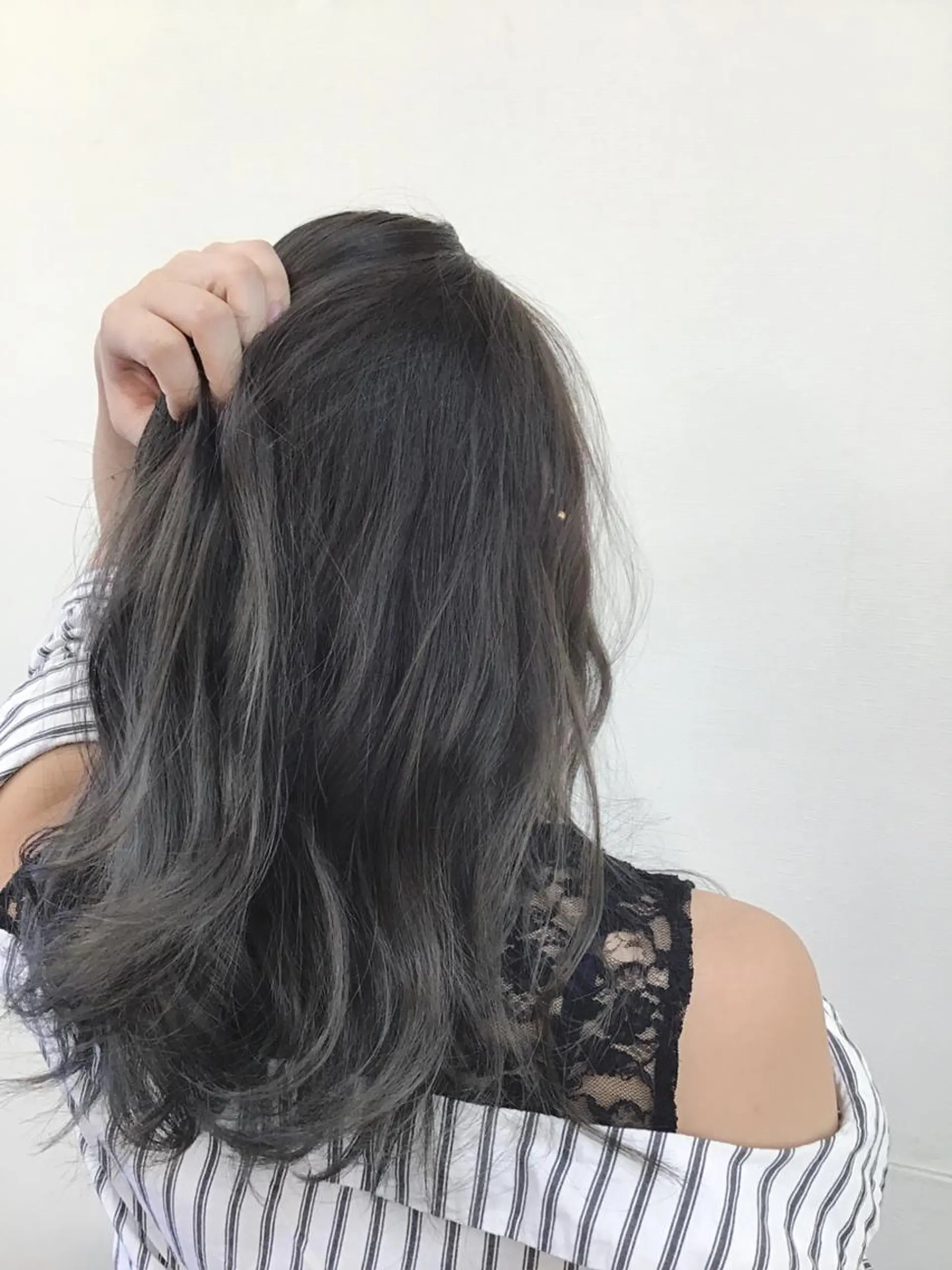 ロング 外国人風カラー 崎山 瑠依のヘアスタイル