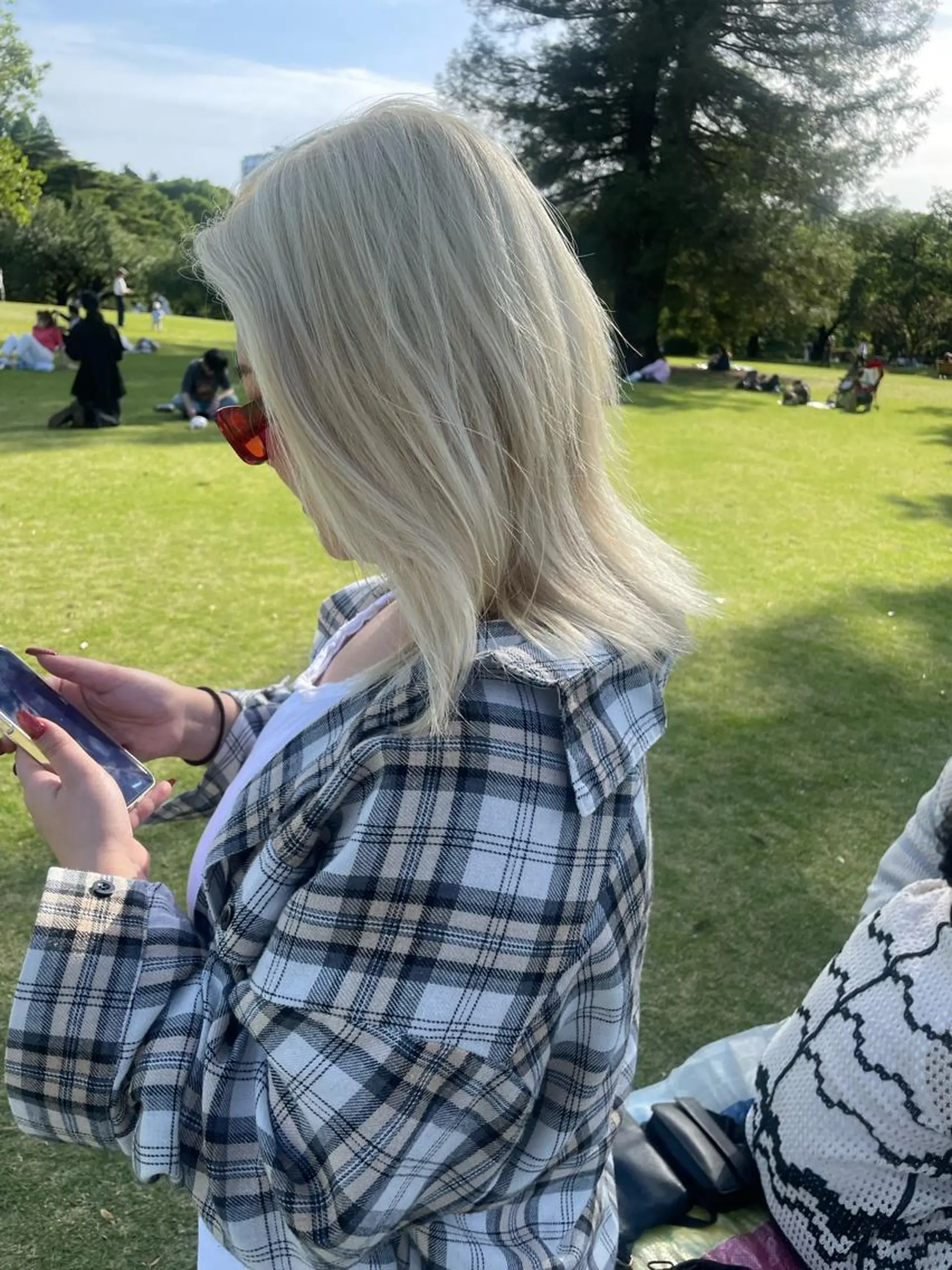 ミディアム カラー ブリーチ ブロンド ホワイトブロンド カット ヘアカラー トリートメント 透明感カラー✨艶髪 制作🌱山根あゆみのヘアスタイル