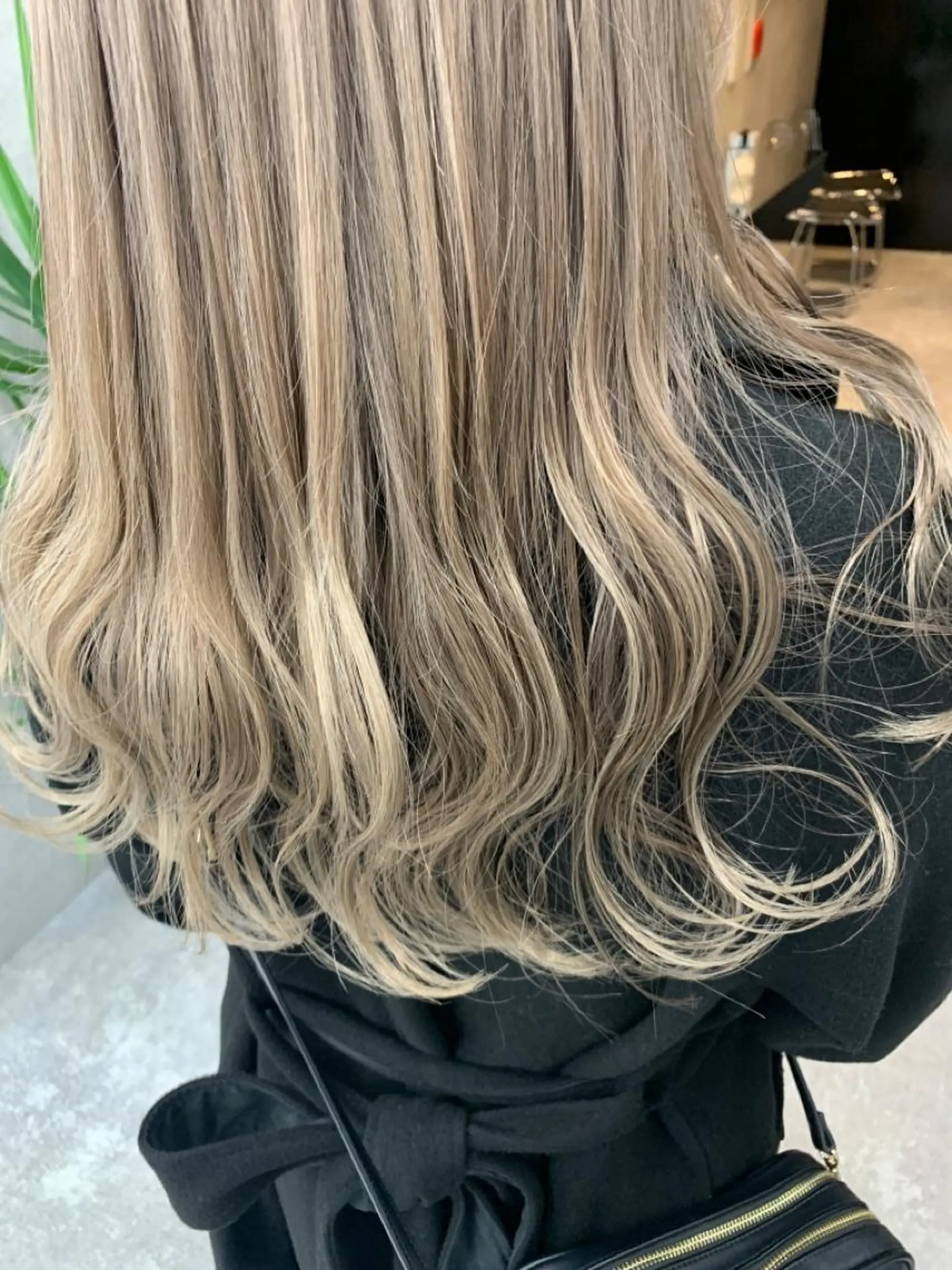 ロング カラー ヘアアレンジ メンズ キッズ ショートボブ メンズバレイヤージュ メンズブリーチ メンズハイライト メンズハイトーン 🌈難波🌈ベージュ カラー【ヒロム】のヘアスタイル