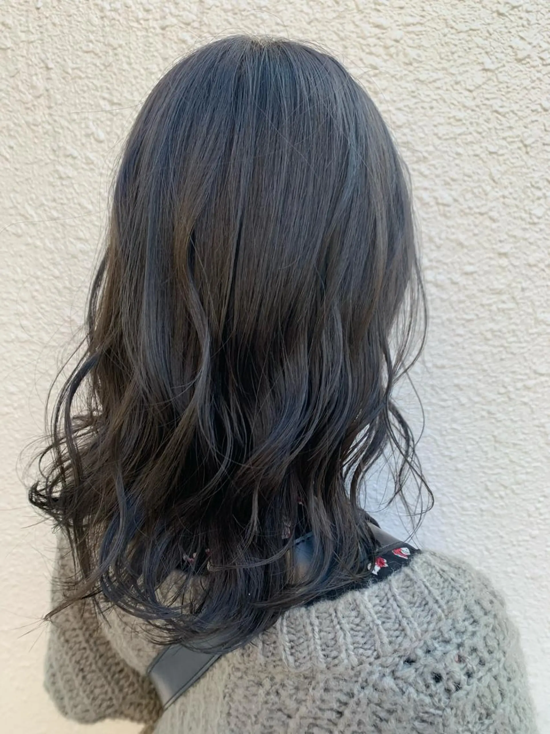 セミロング アッシュ 透明感ハイライト◎ 伊藤夏海のヘアスタイル