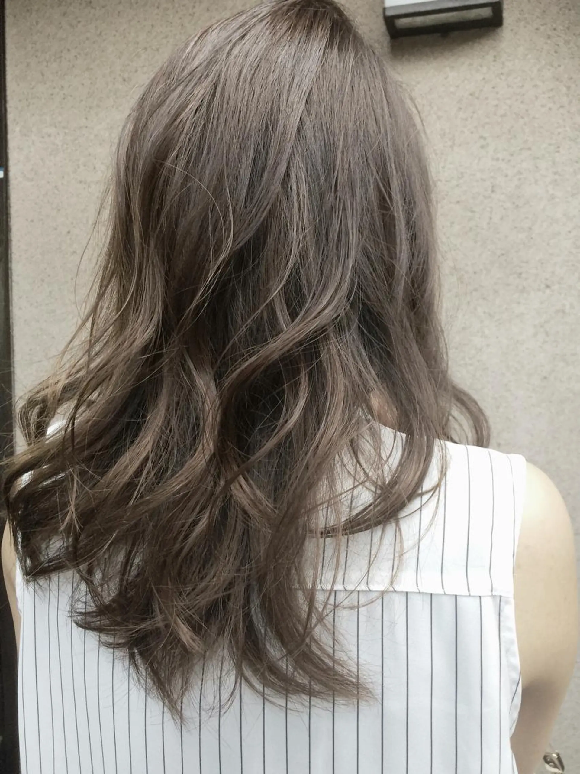 ミディアム カラー アッシュ vato マンツーマンサロンのヘアスタイル